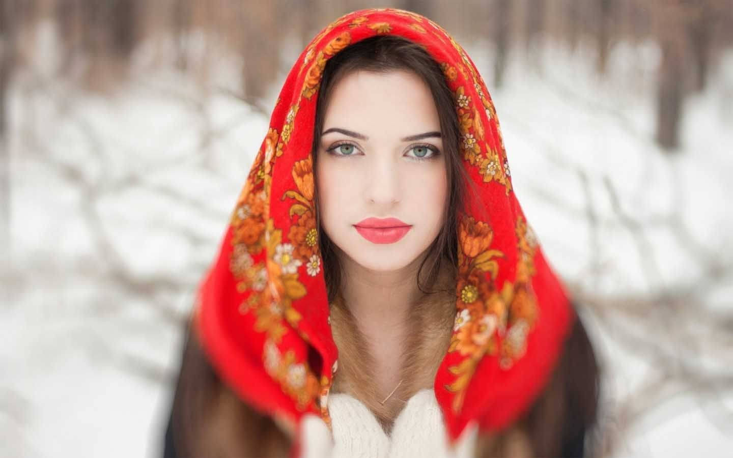Hijab-meisie in die sneeu Muurpapier