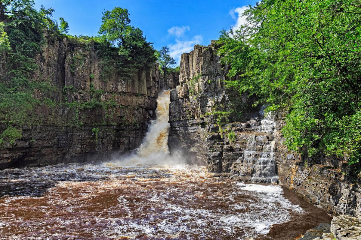 Hoë Krag-waterval in die VK Muurpapier