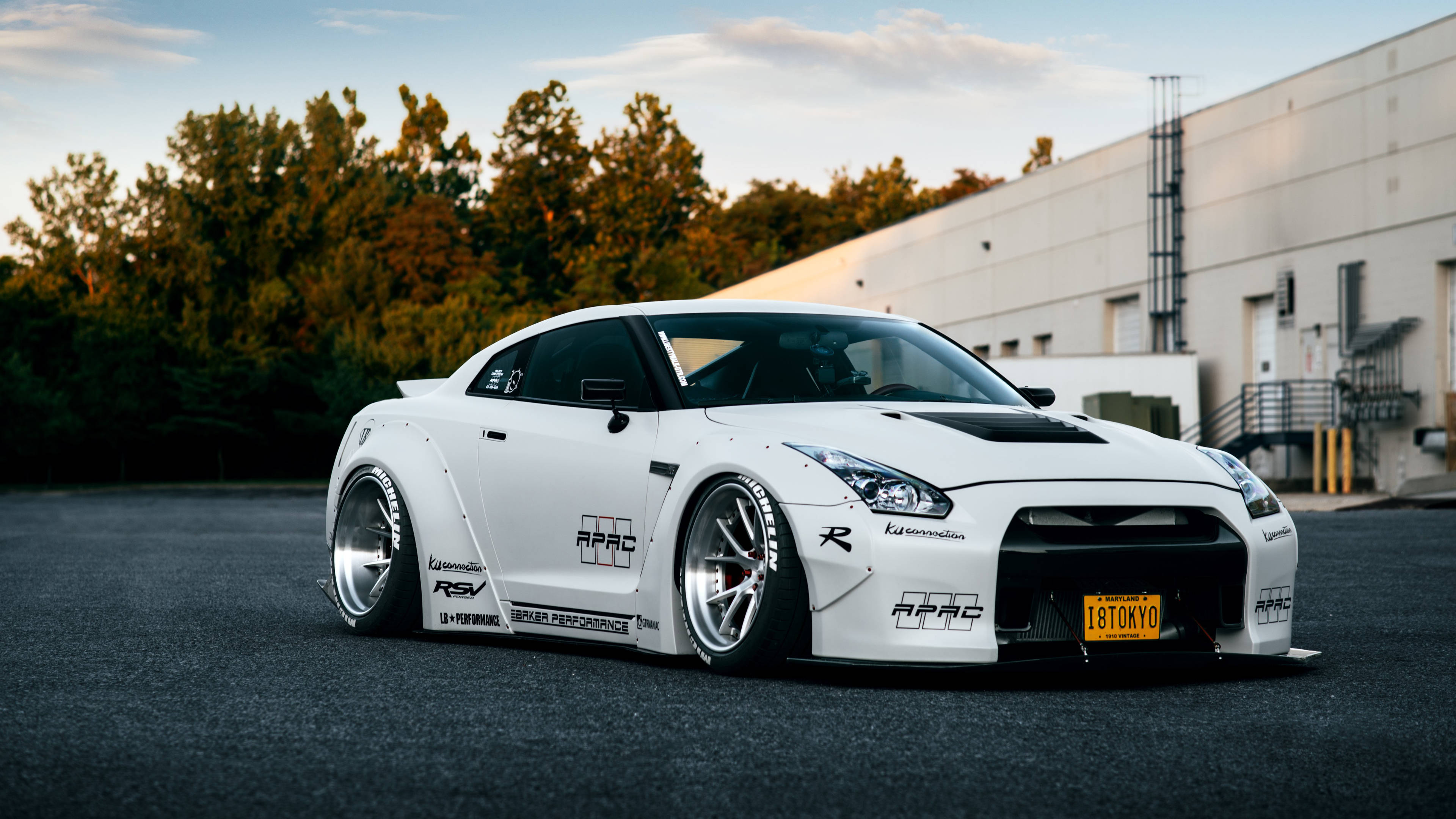 I8Tokyo Wit Nissan GT R 4K Muurpapier