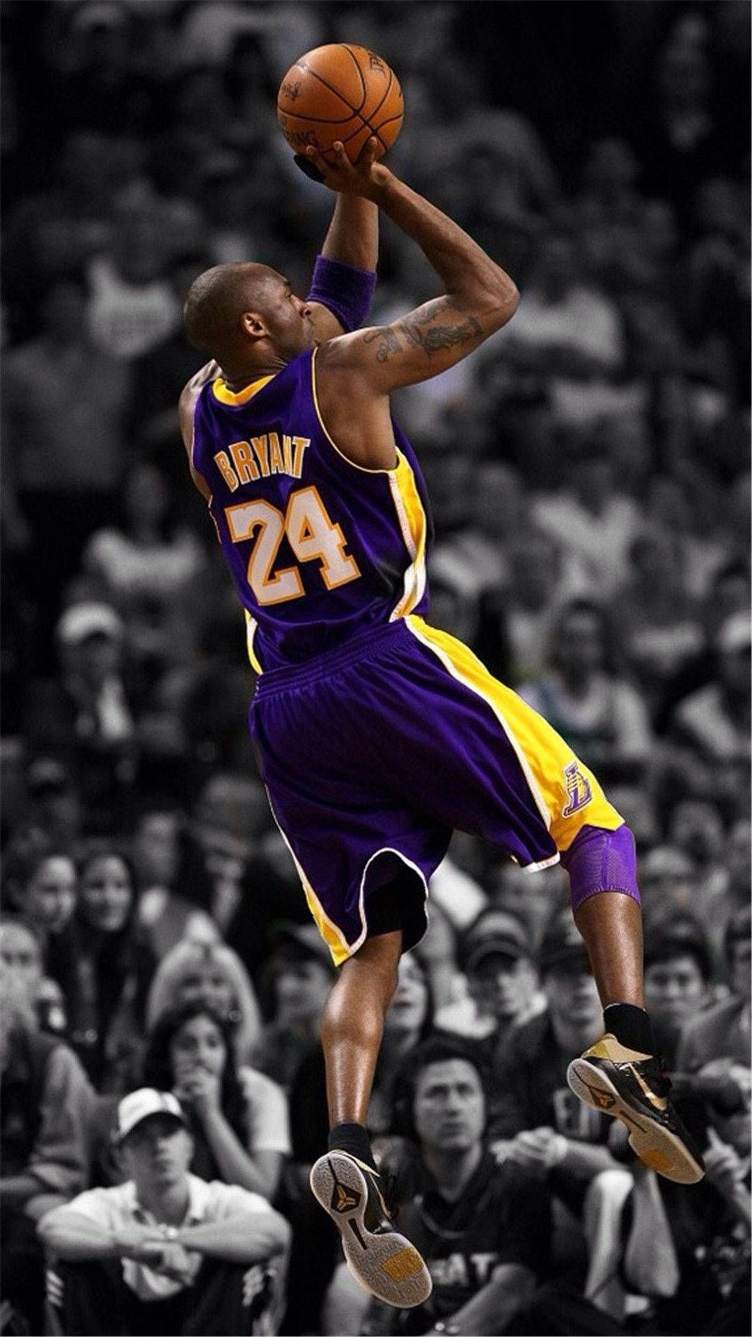 Ikoniese Sprongskoot Kobe Bryant iPhone Muurpapier