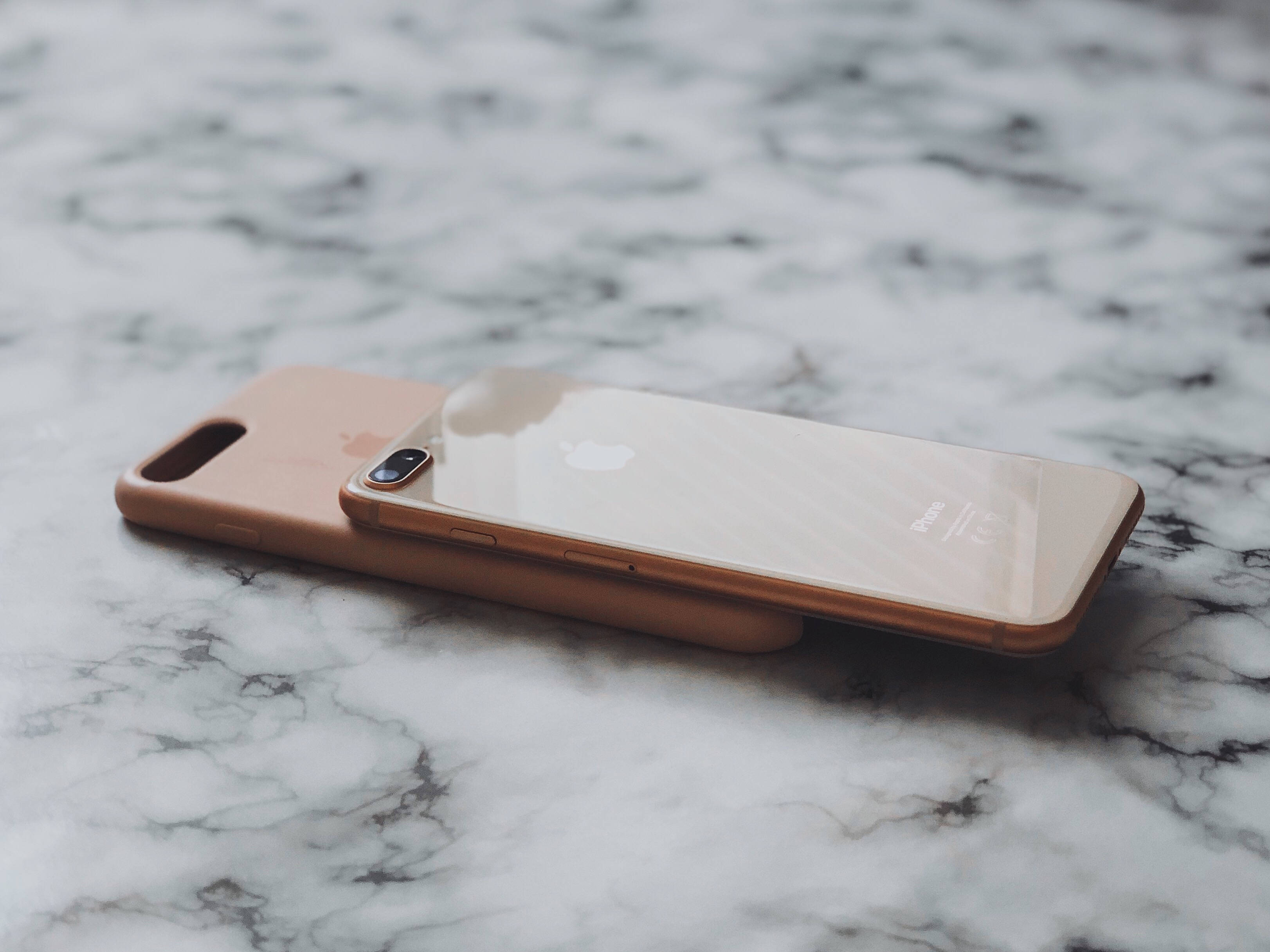 iPhone 8 Met Omhulsel Muurpapier