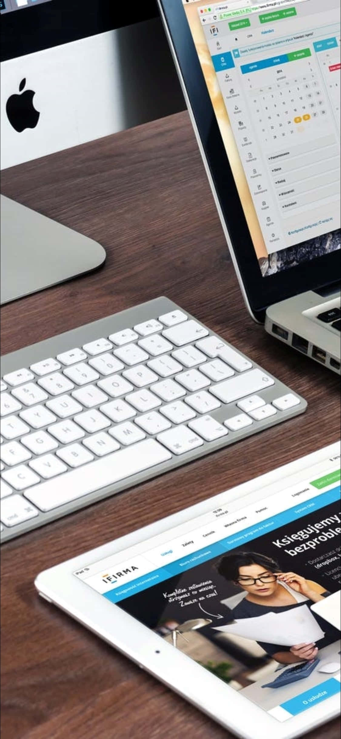 iPhone X Lessenaar Agtergrond Skootrekenaar En 'n Sleutelbord Muurpapier