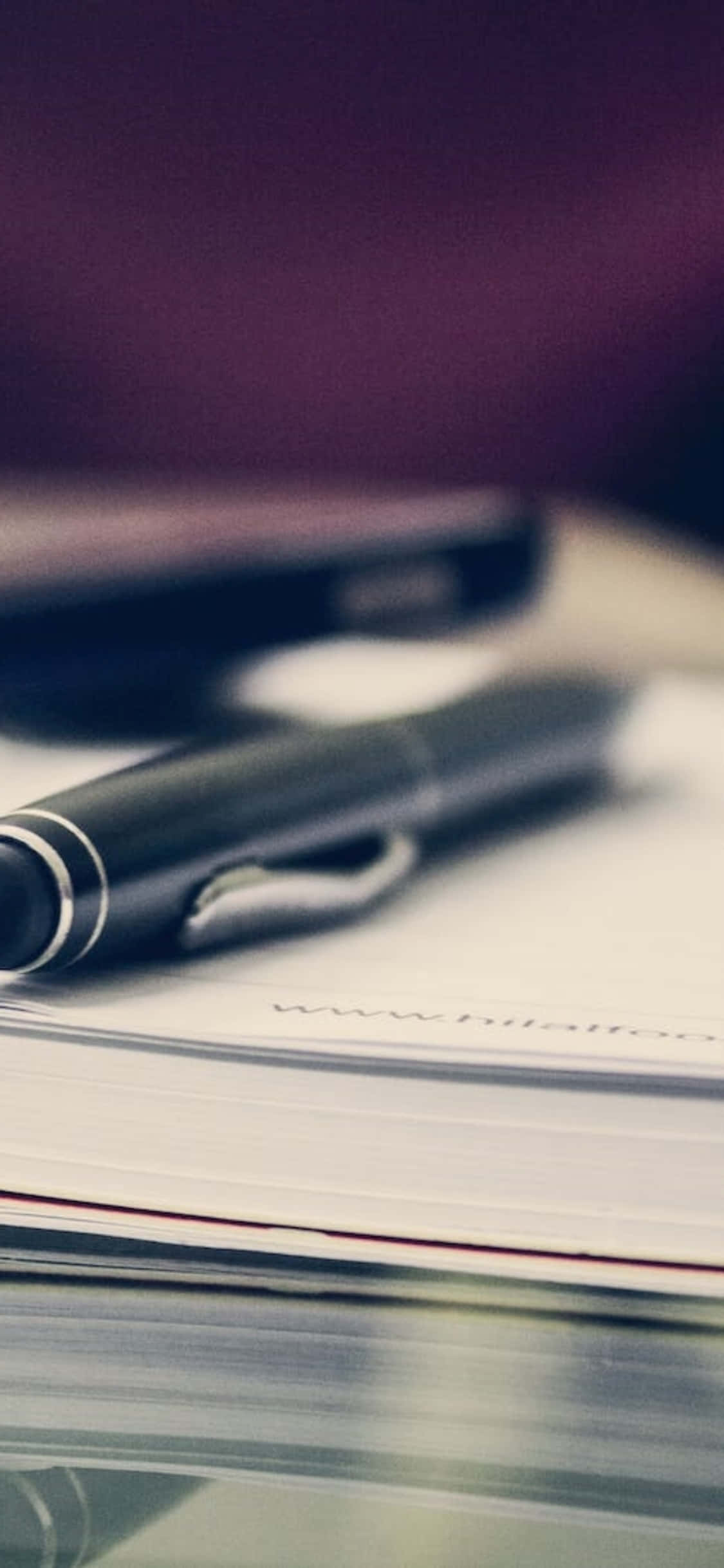 iPhone X Lessenaaragtergrond Pen Bo-op Boek Muurpapier