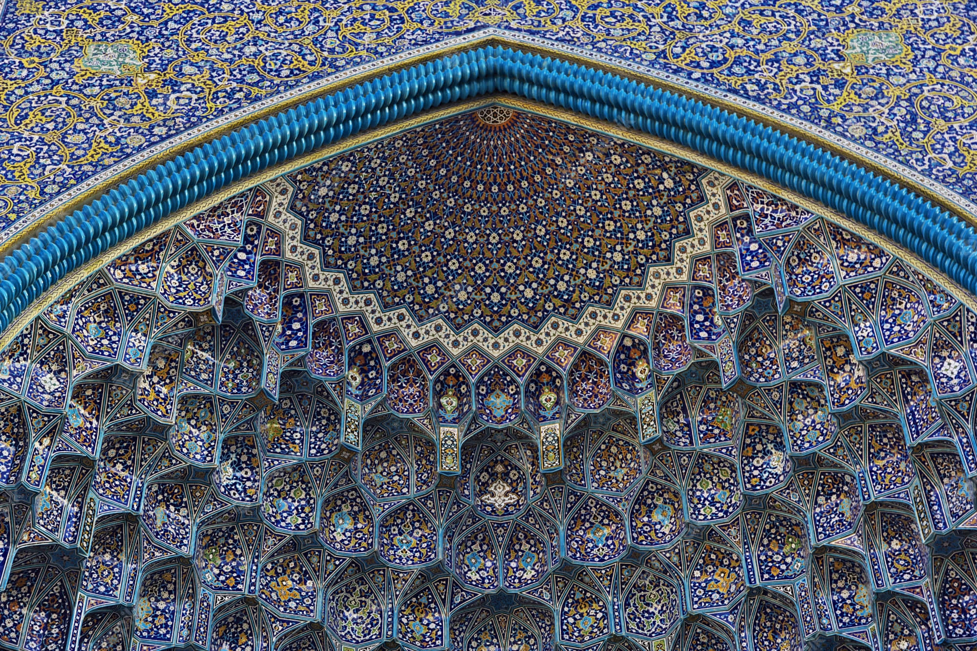 Iwan-ingang Muqarnas van Isfahan Muurpapier