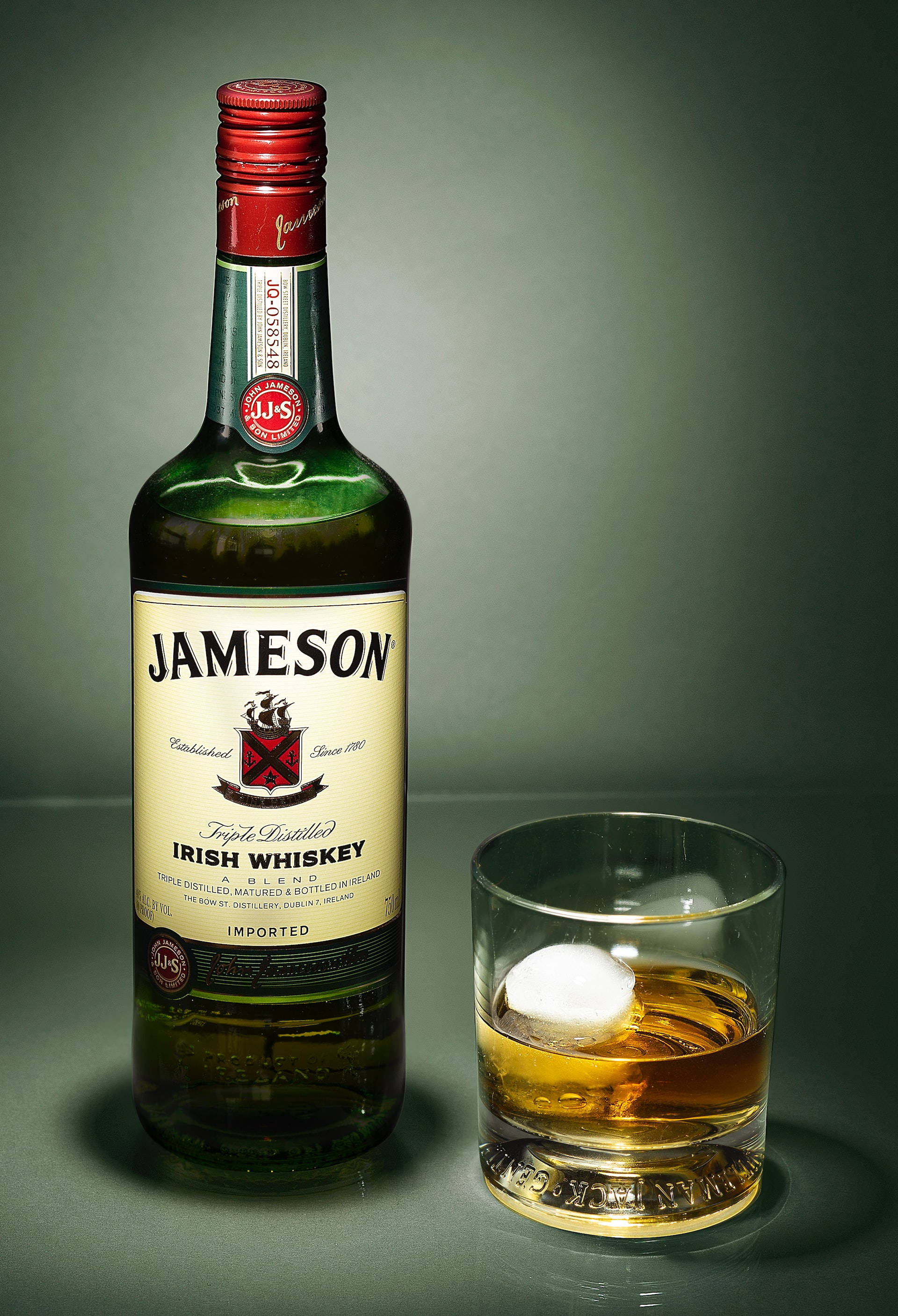 Jameson Whisky Bottel en Glas Muurpapier
