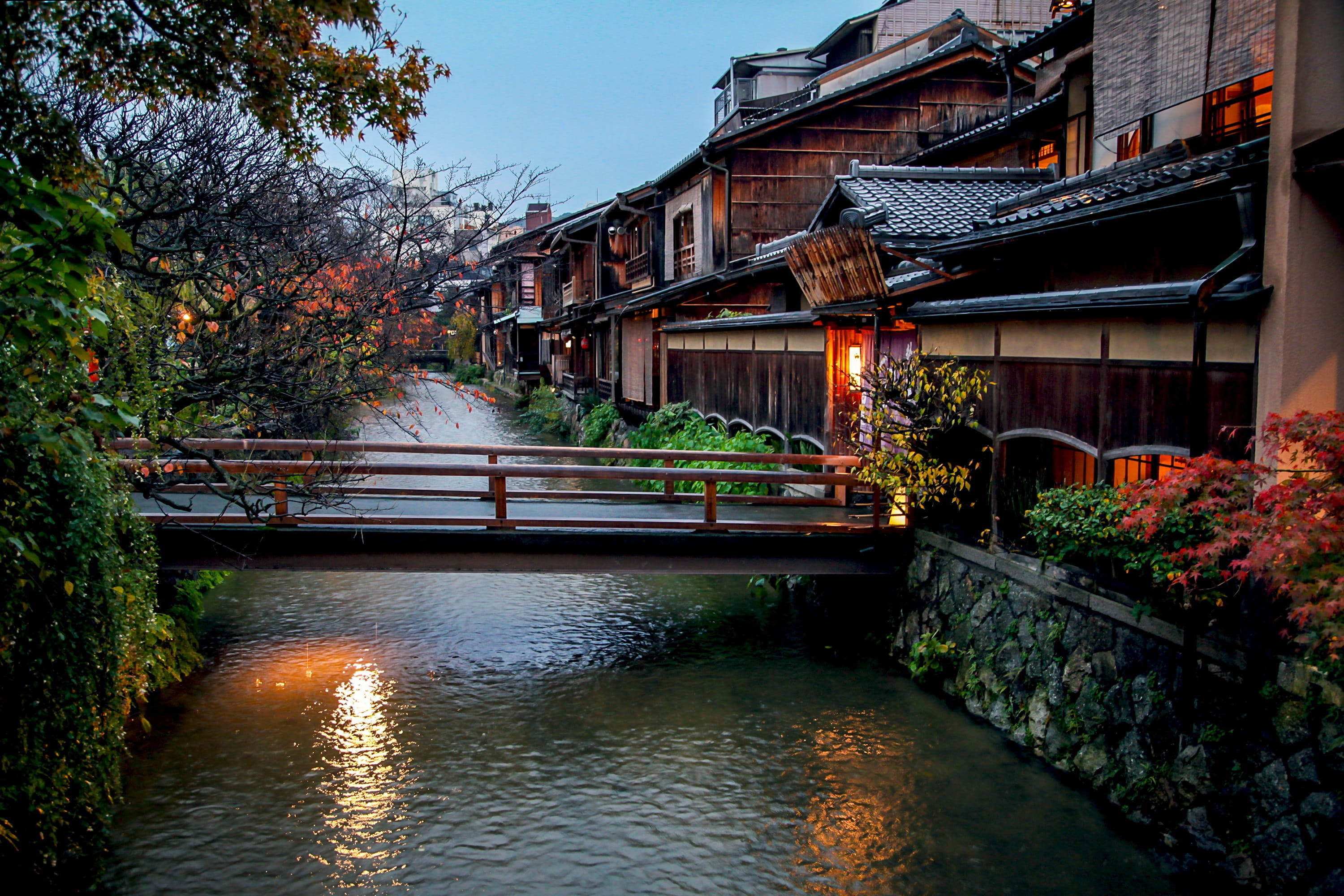 Japan 4K Herfsbrug Muurpapier