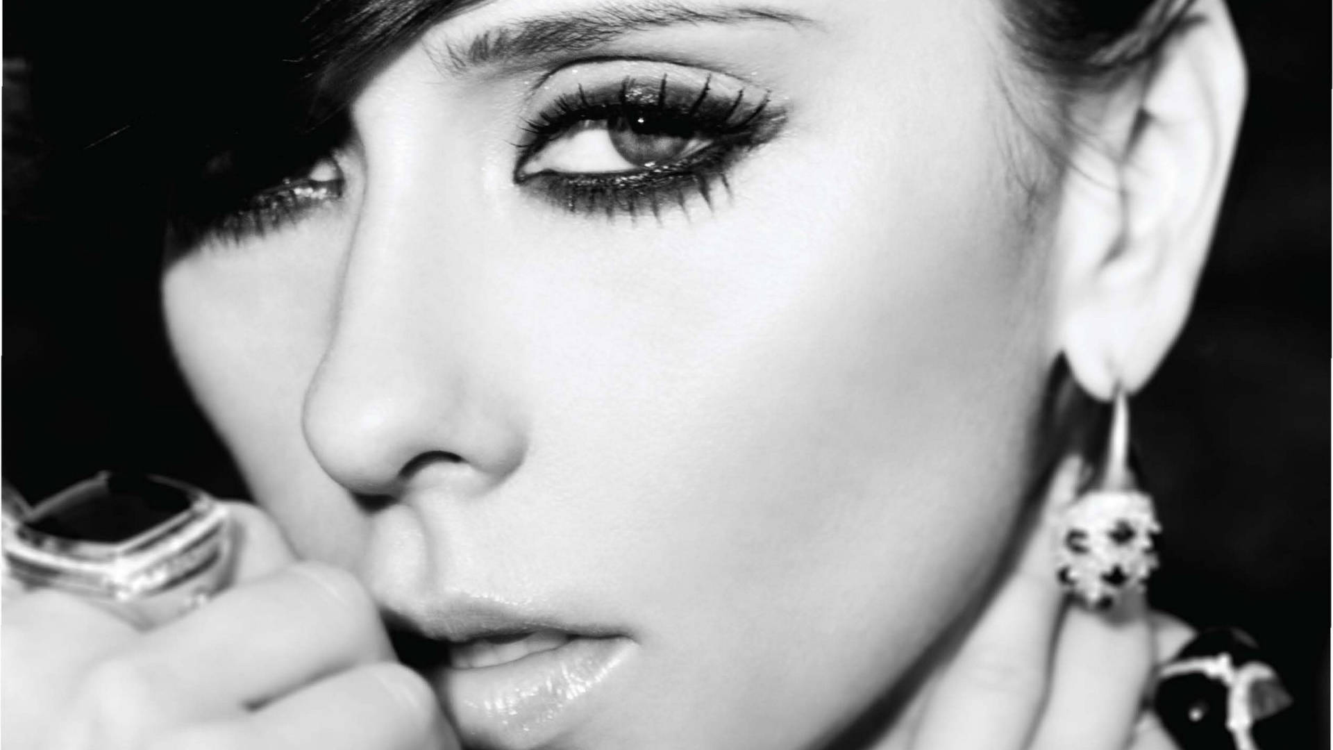 Jennifer Love Hewitt Betowerende Blik Muurpapier
