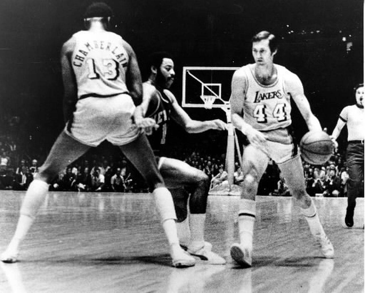Jerry West Walt Frazier NBA-eindstryd 1972 Muurpapier