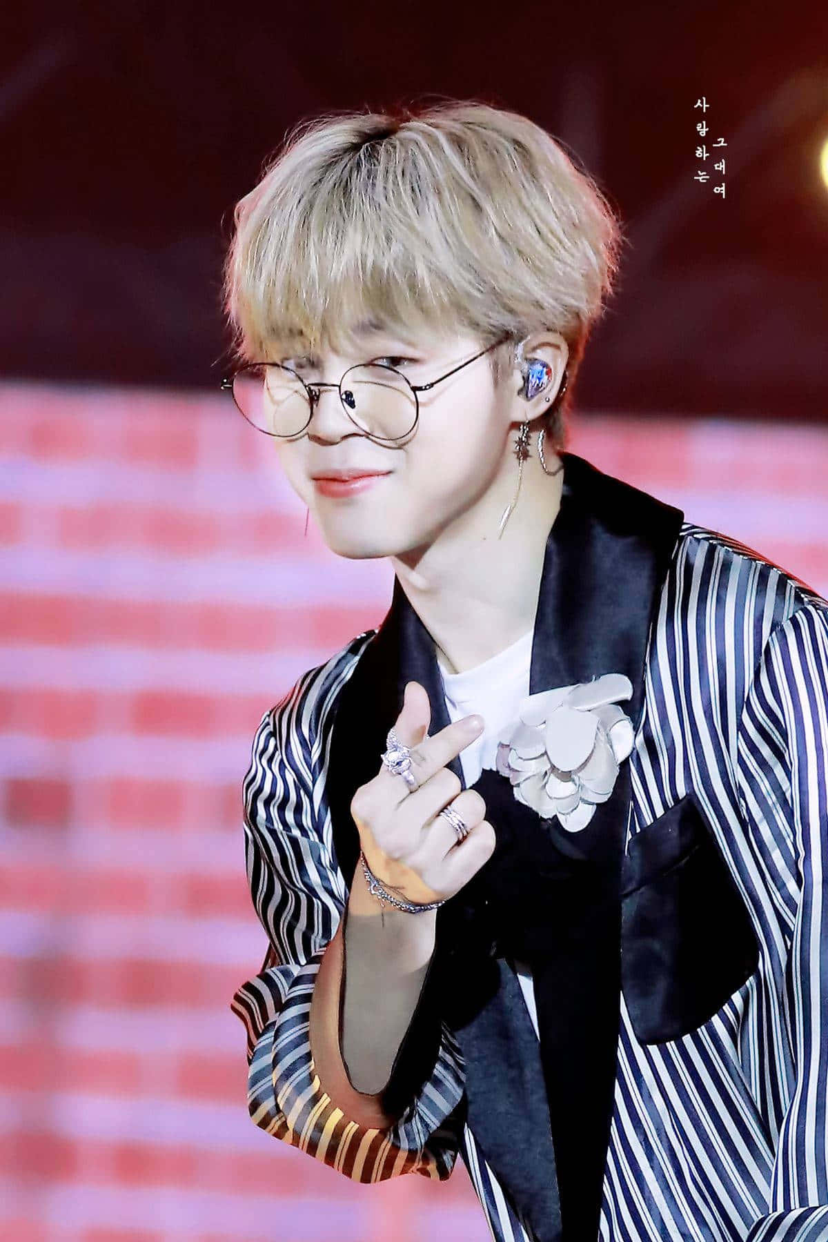 Jimin BTS Vingerhart Muurpapier