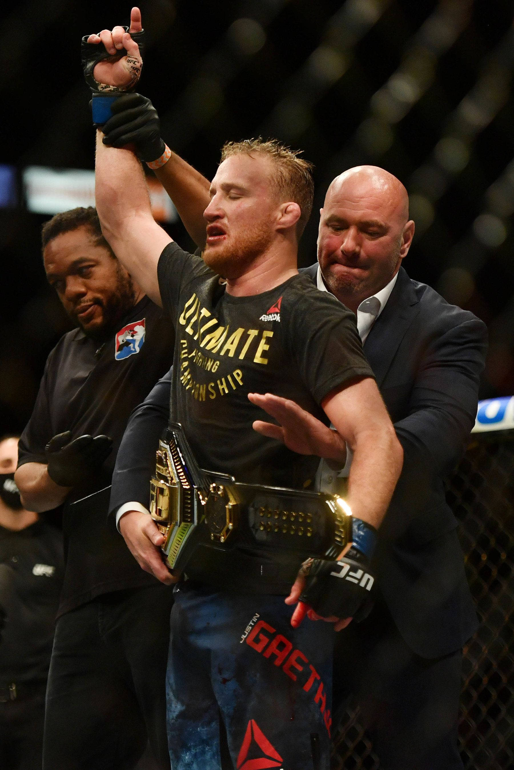 Justin Gaethje wat die kampioengordel dra Muurpapier