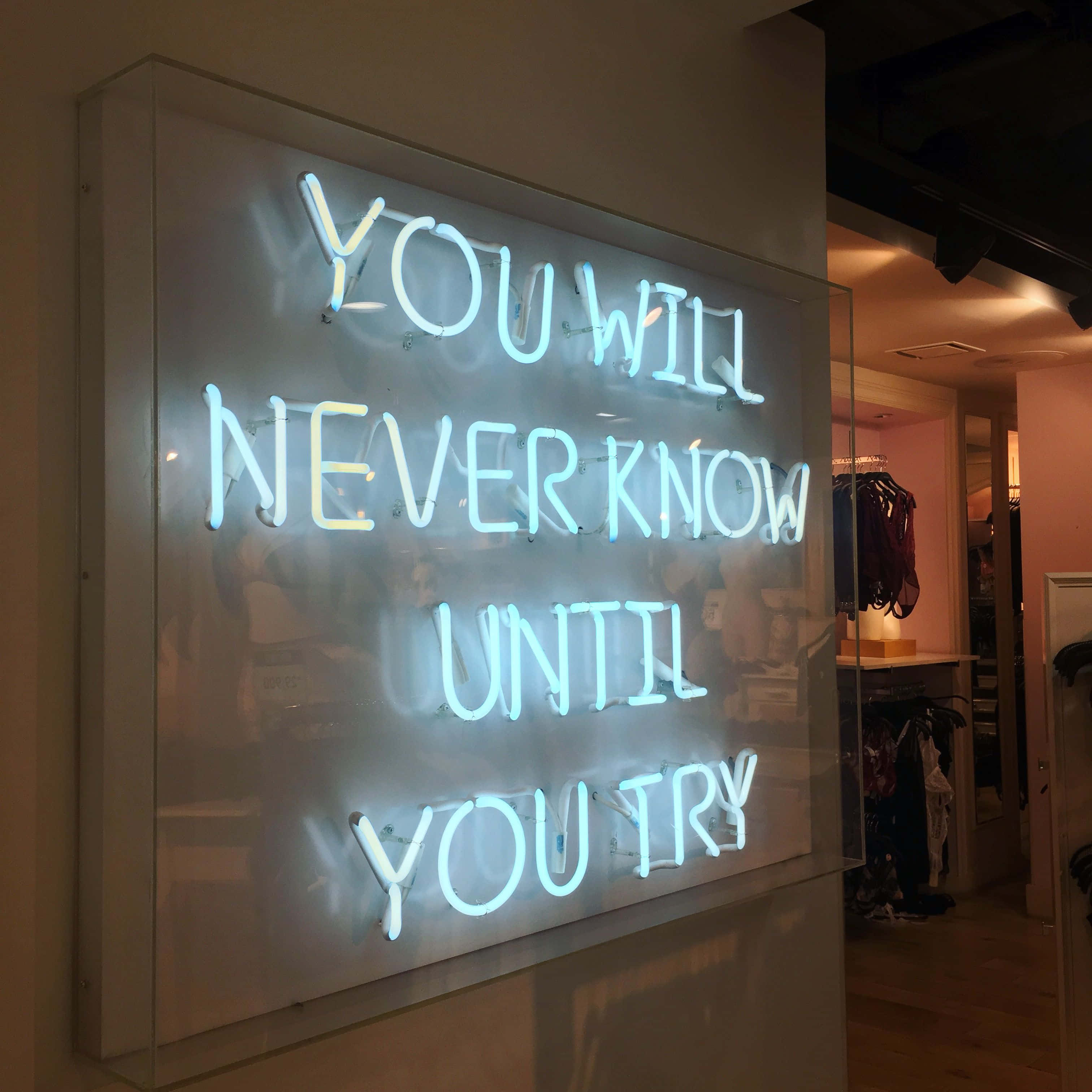 "Jy is nooit te oud om nog 'n doelwit te stel of om 'n nuwe droom te droom nie." -C.S. Lewis Muurpapier