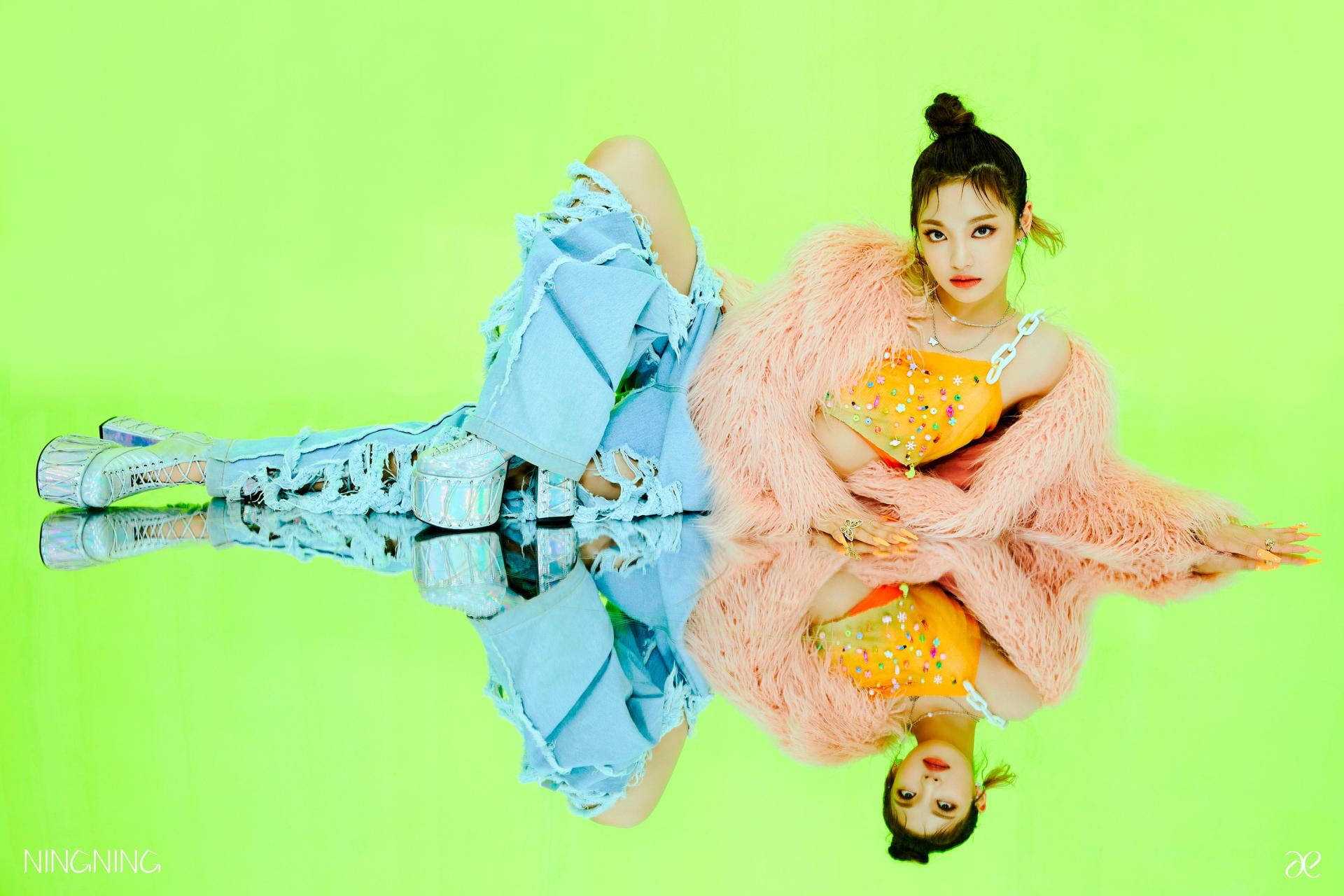K Pop Aespa se Ning Ning Muurpapier