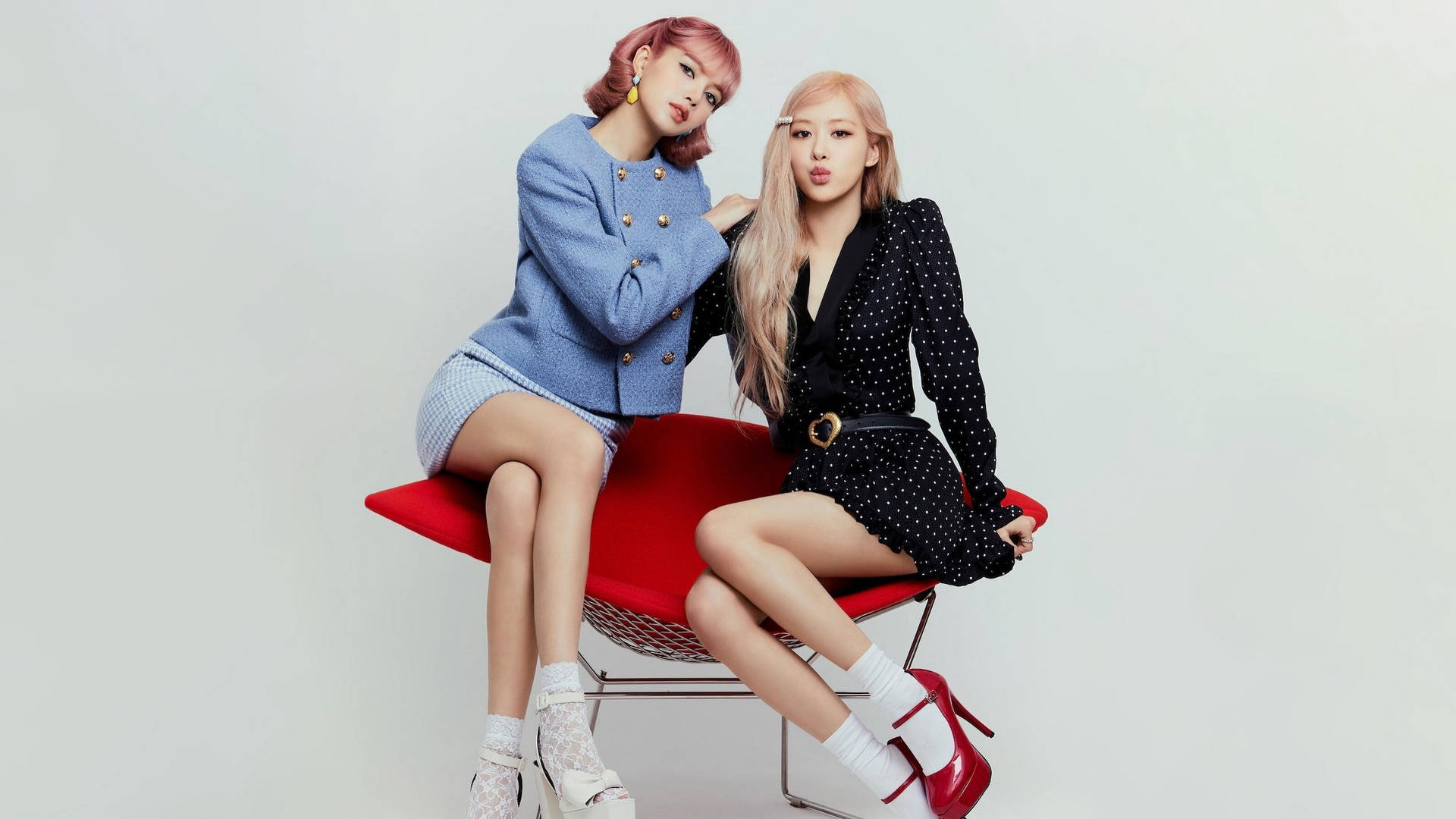 K-Pop Idols Lisa en Rosé — Kpop GIF Muurpapier