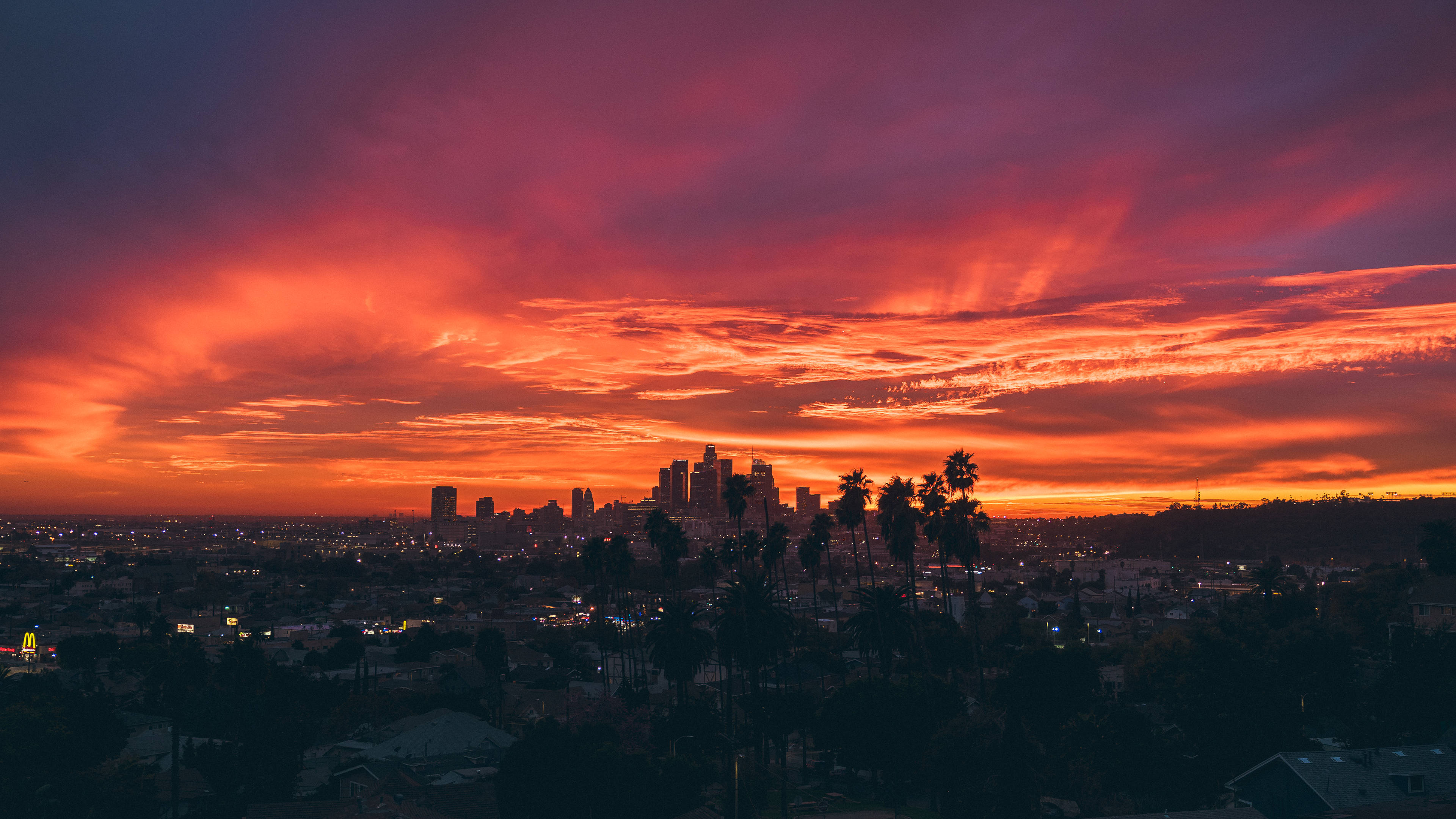 Karmynrooi Los Angeles Sonsondergang Muurpapier