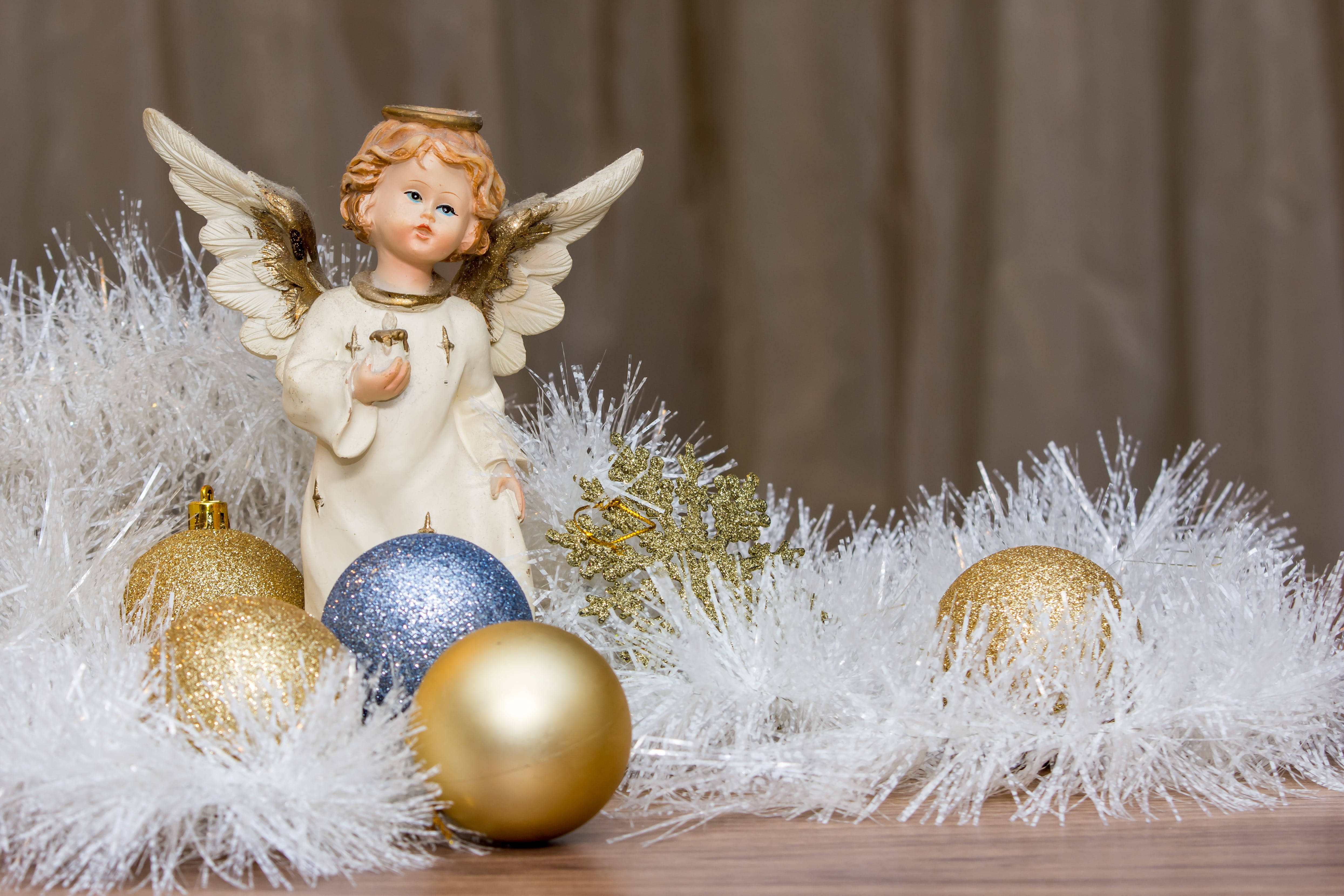 Kersfees Engel Kerse en Tinsels Muurpapier