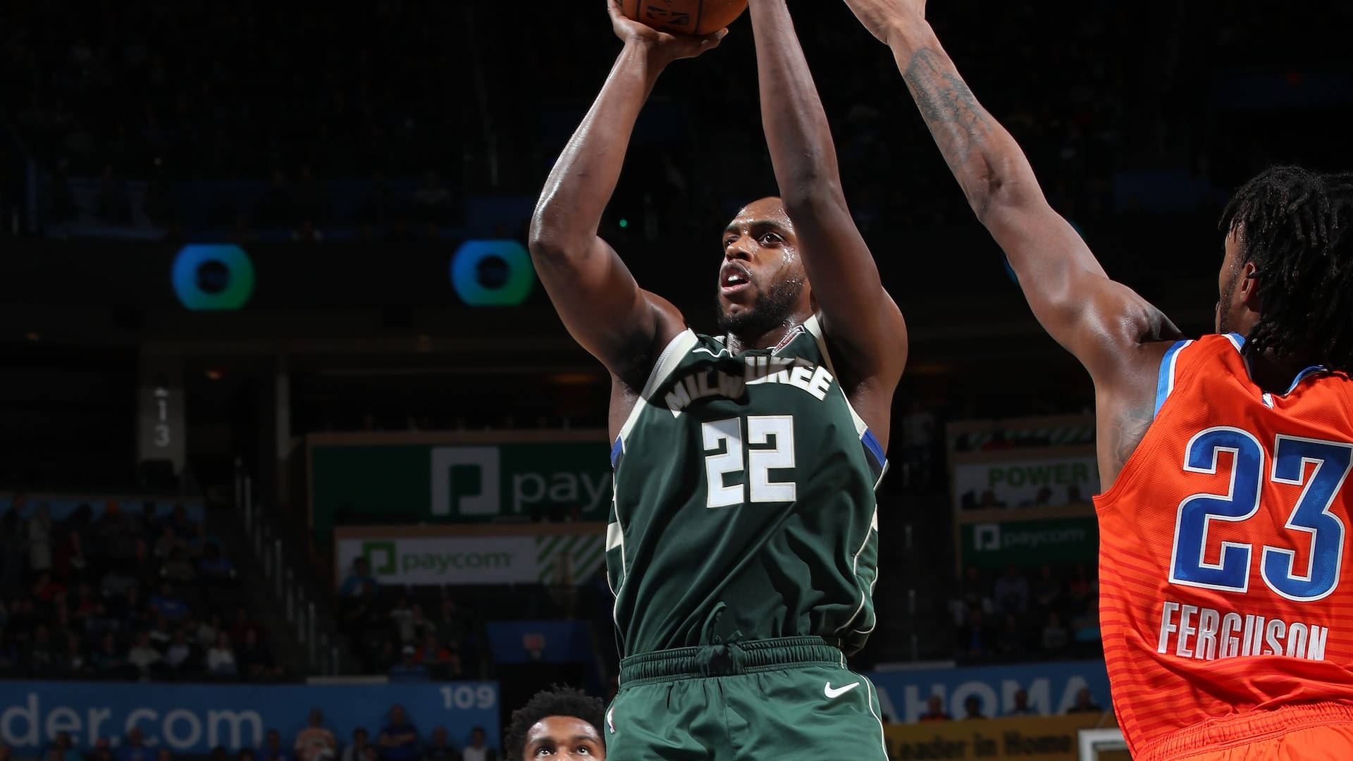 Khris Middleton Skietposisie Muurpapier