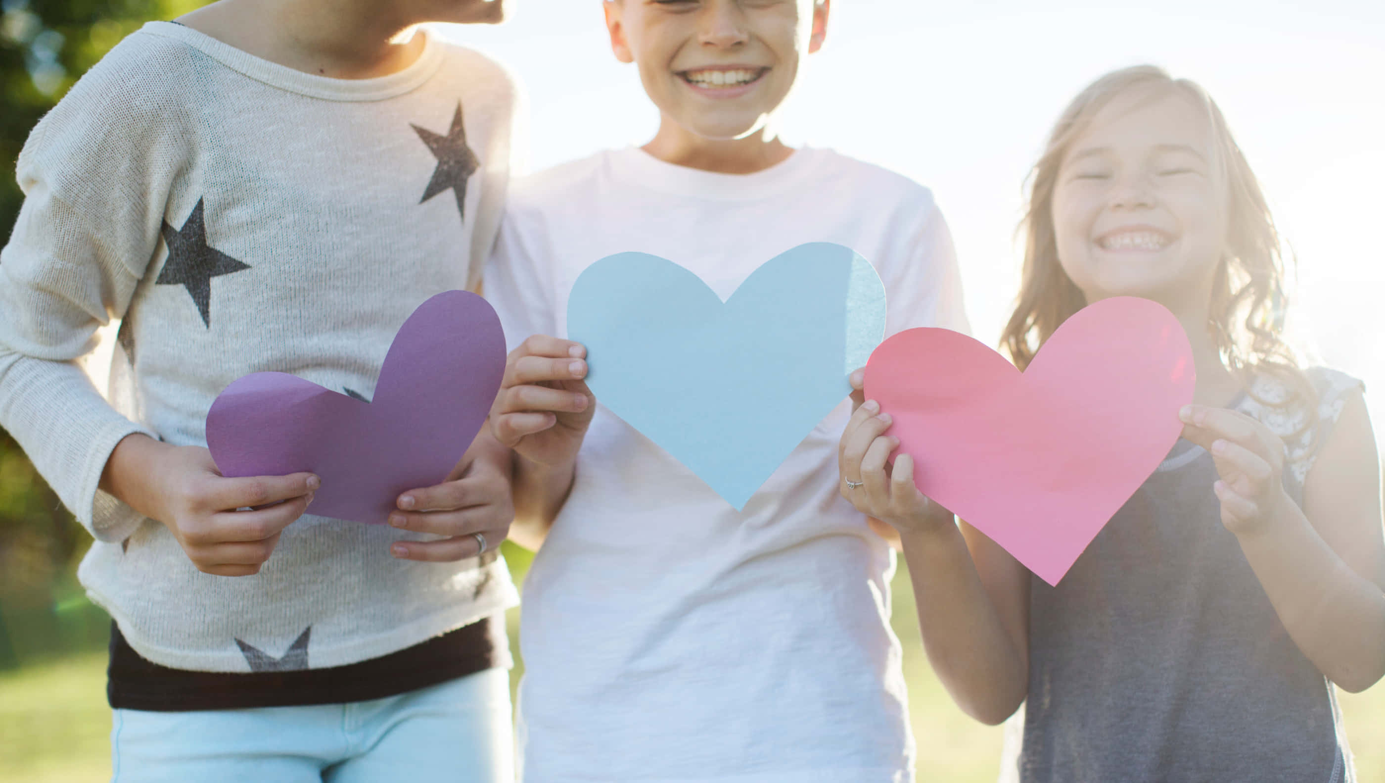 Kinders wat Hart Vas hou Valentynsdag Prente Muurpapier