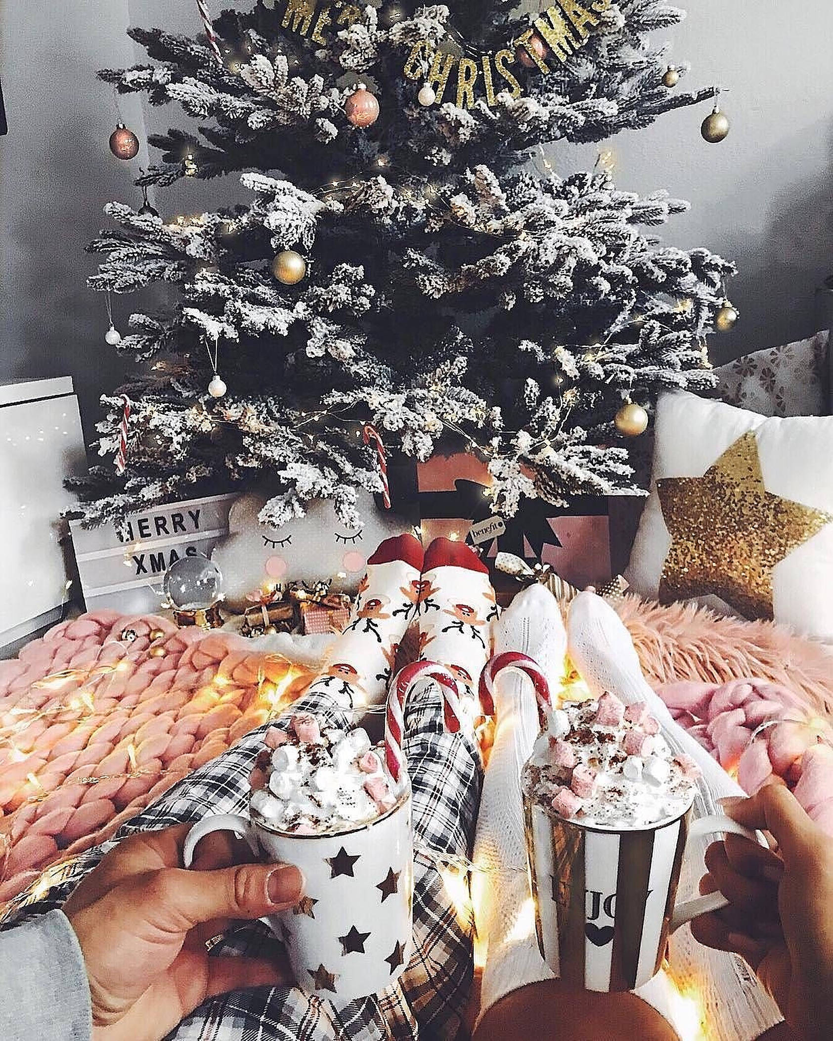 Knus Kersfees Estetiese Paartjie Muurpapier