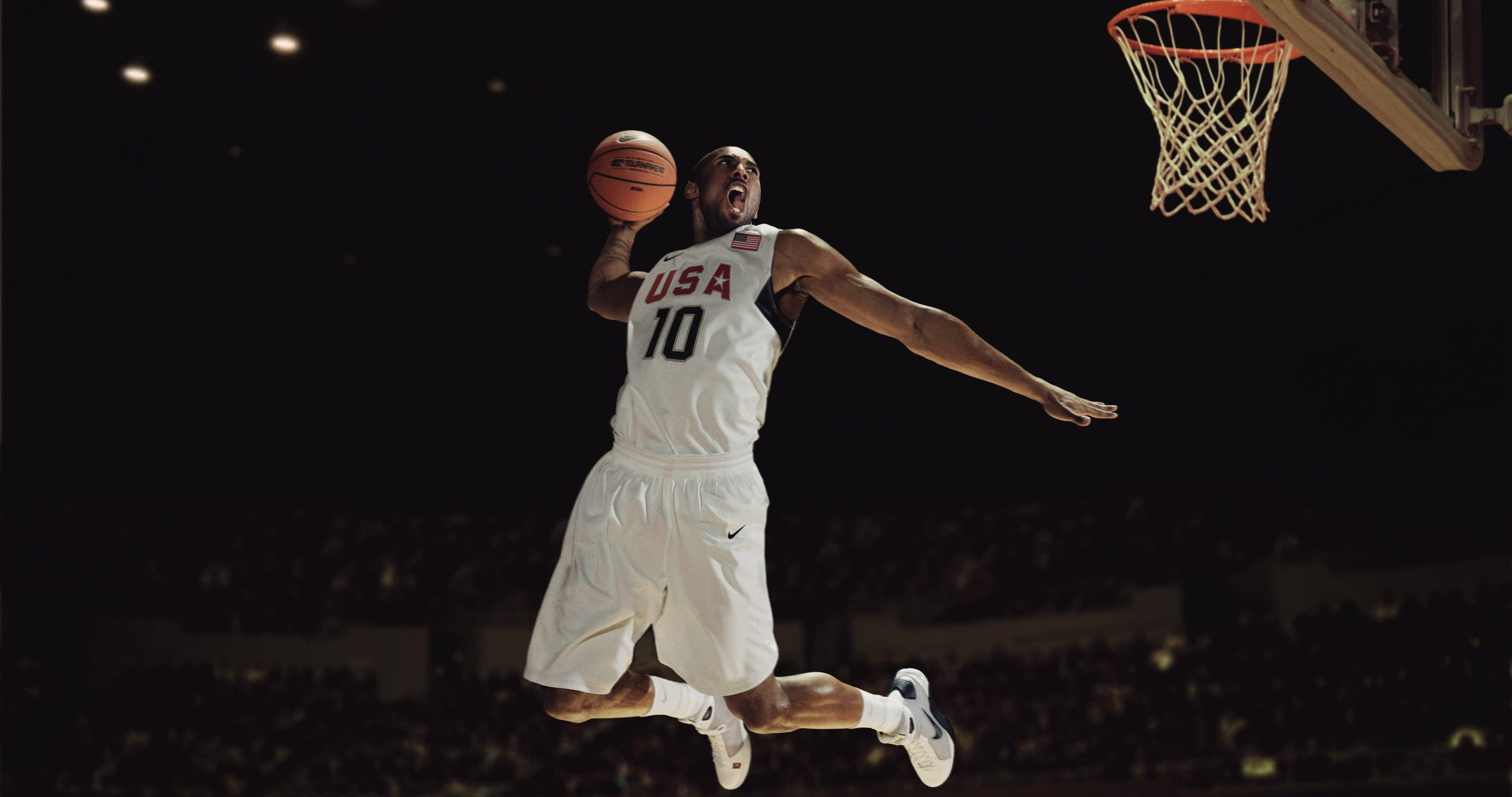 Kobe Bryant Ikoniese Sprong 4K Muurpapier