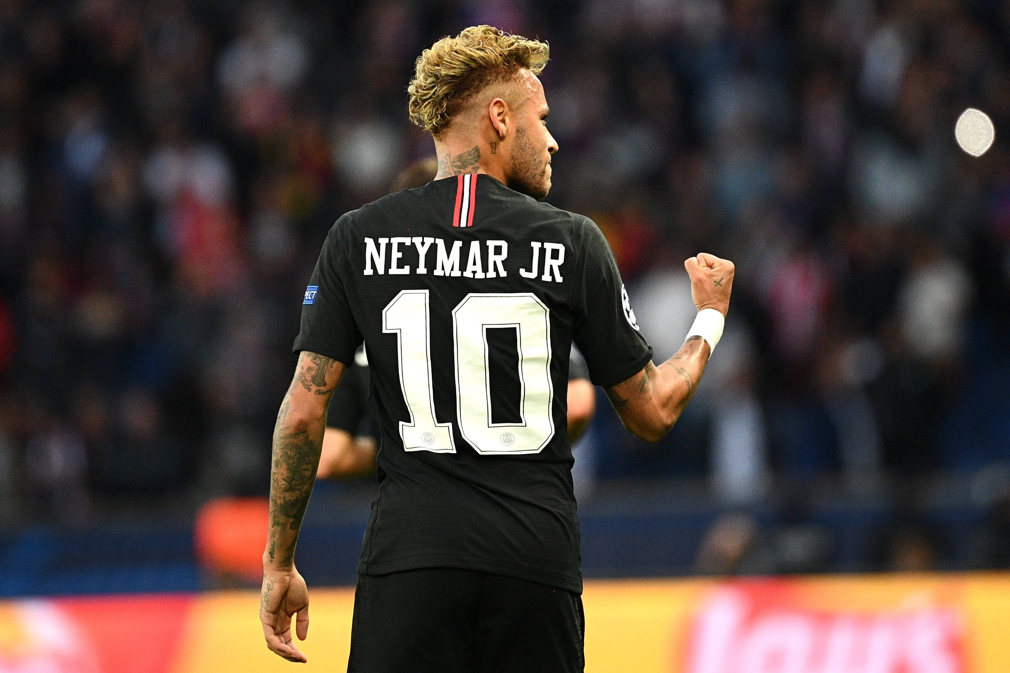 Koel Neymar Jr Gebalde Vuis — Sokker GIF Muurpapier