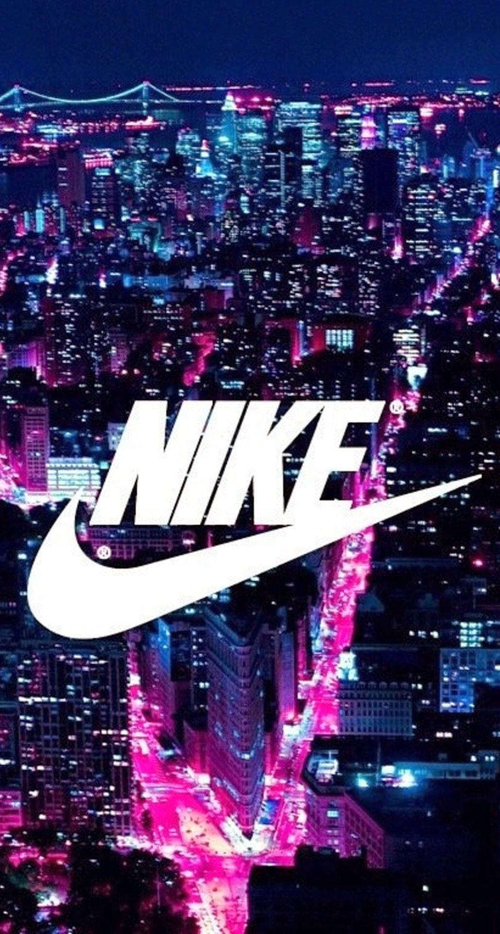 Koel Nike-logo met stadsbeeld Muurpapier