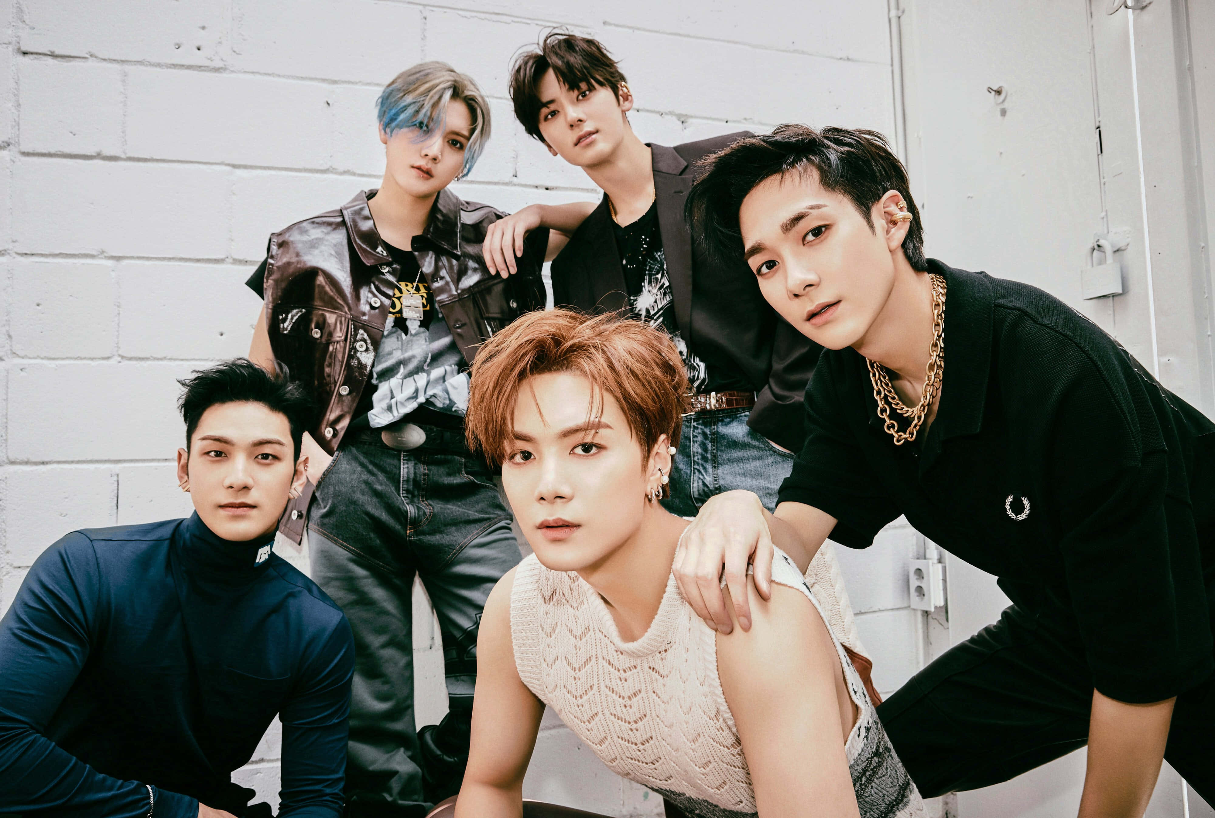 Koel Nuest Kpop Seunsgroep Muurpapier