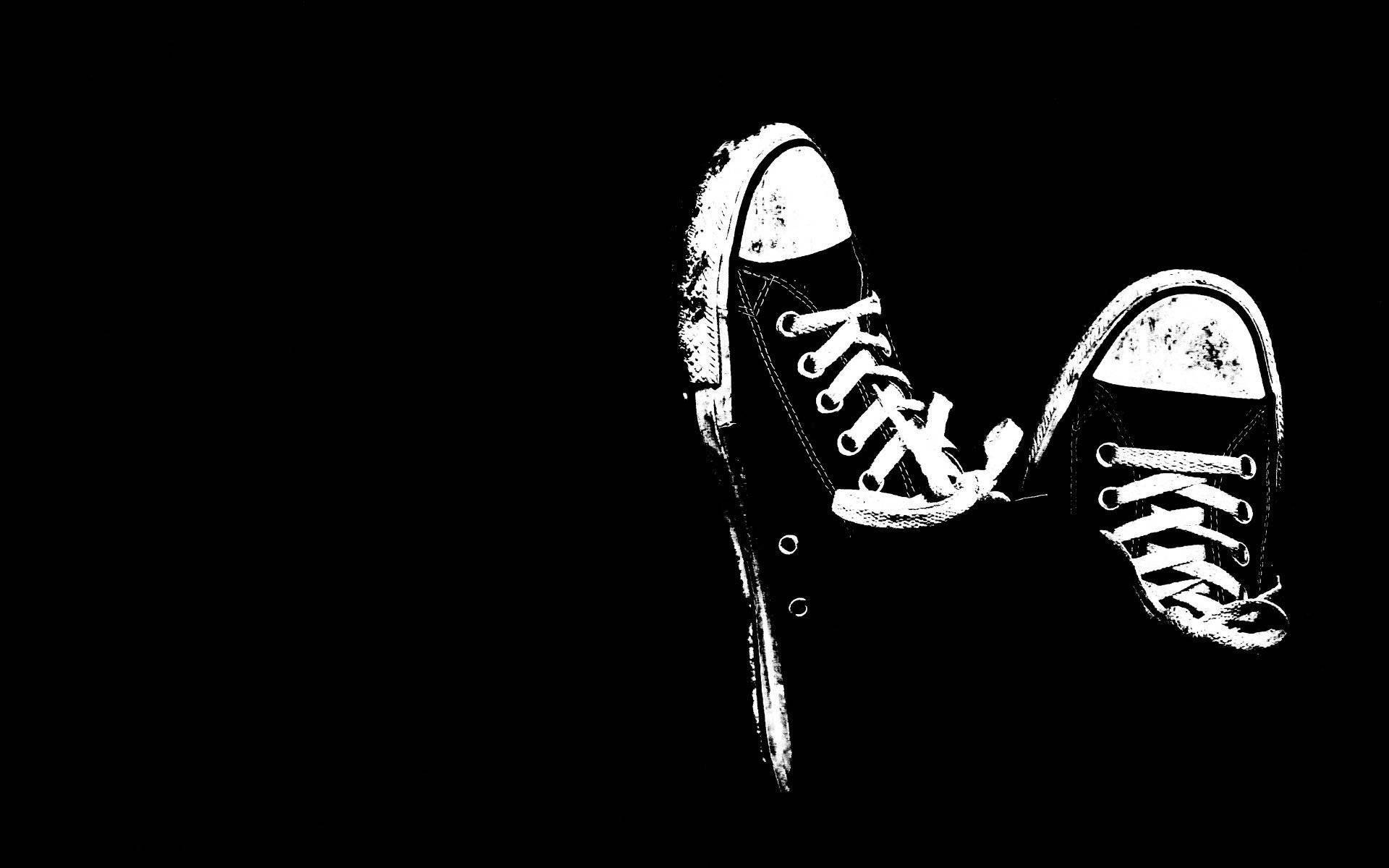Koel Swart Converse-skoene Muurpapier