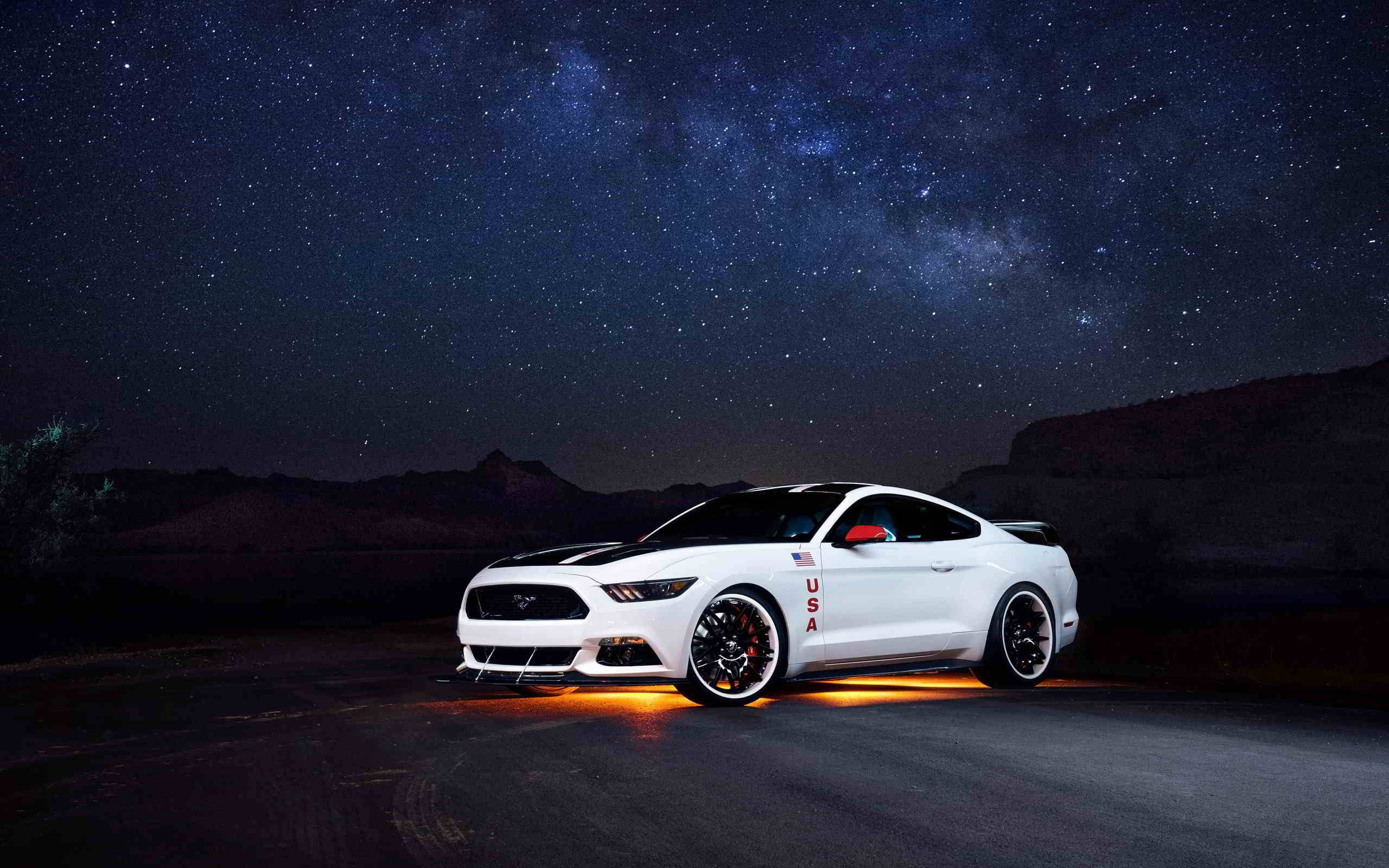 Koel Wit Ford Mustang Muurpapier