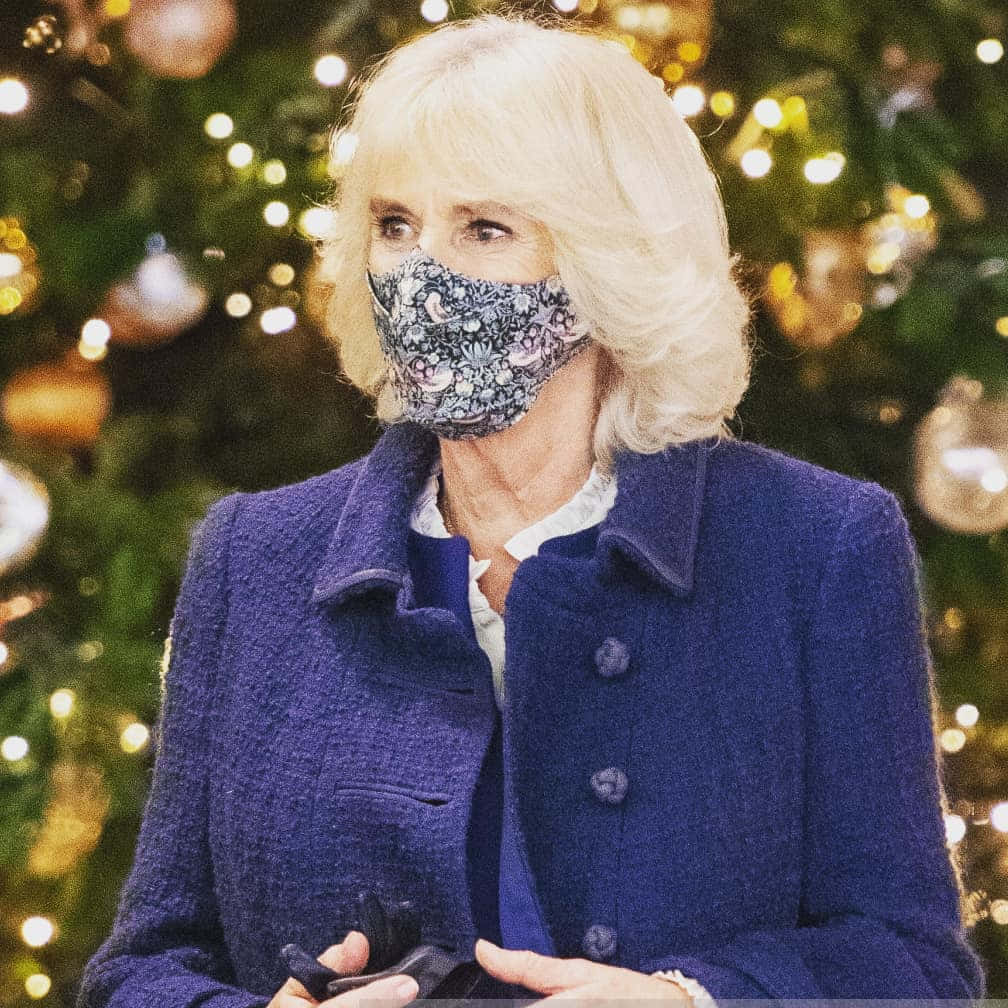 Koningin Camilla Met Kersboom Muurpapier
