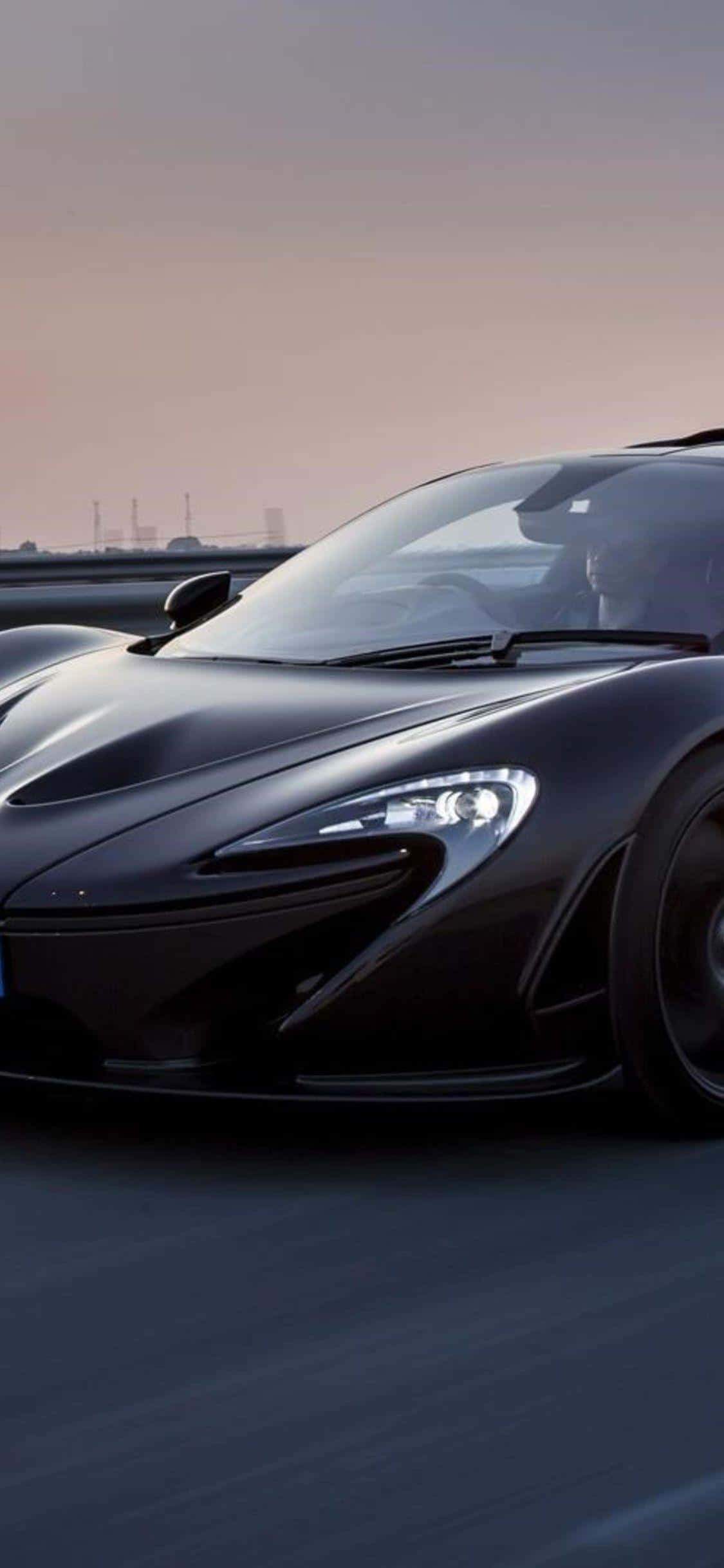 Kry agter die stuur van die luukse iPhone Xs Mclaren 720s Muurpapier