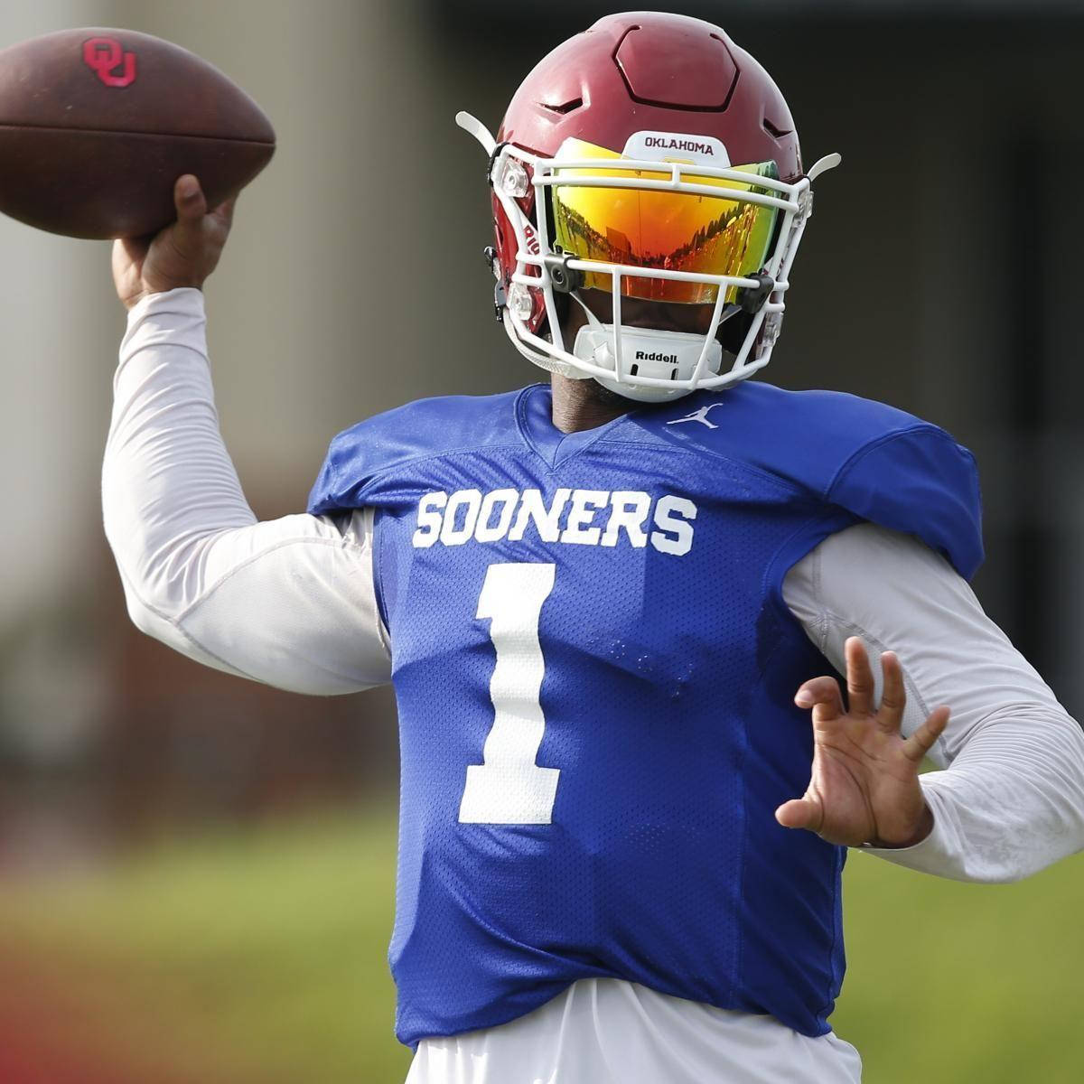 Kyler Murray Blou Sooners-uniform aangee Muurpapier