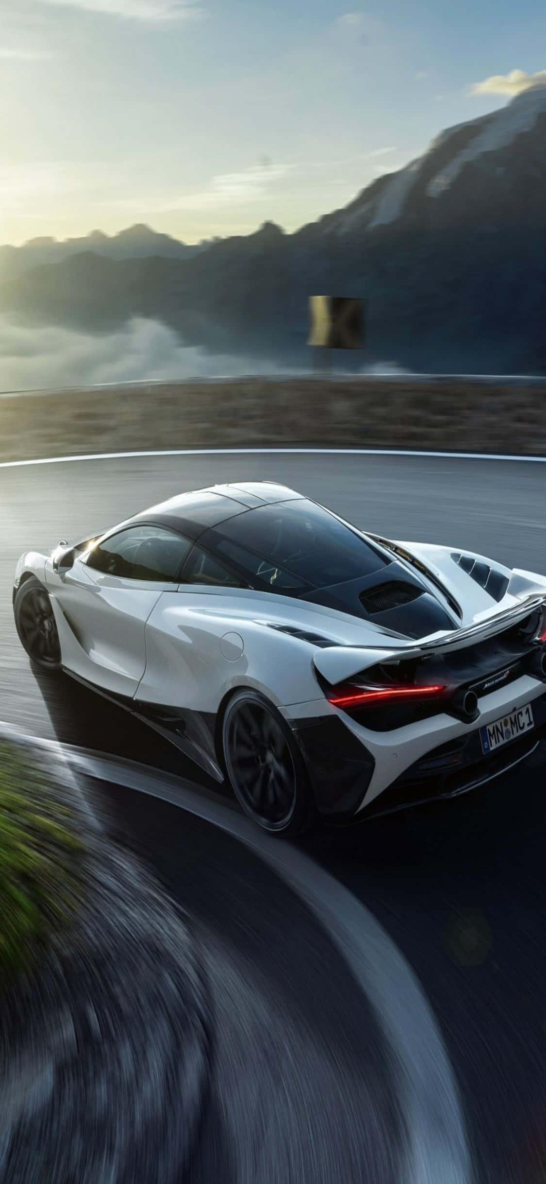 Laai jou lewe met die iPhone Xs & Mclaren 720s Muurpapier