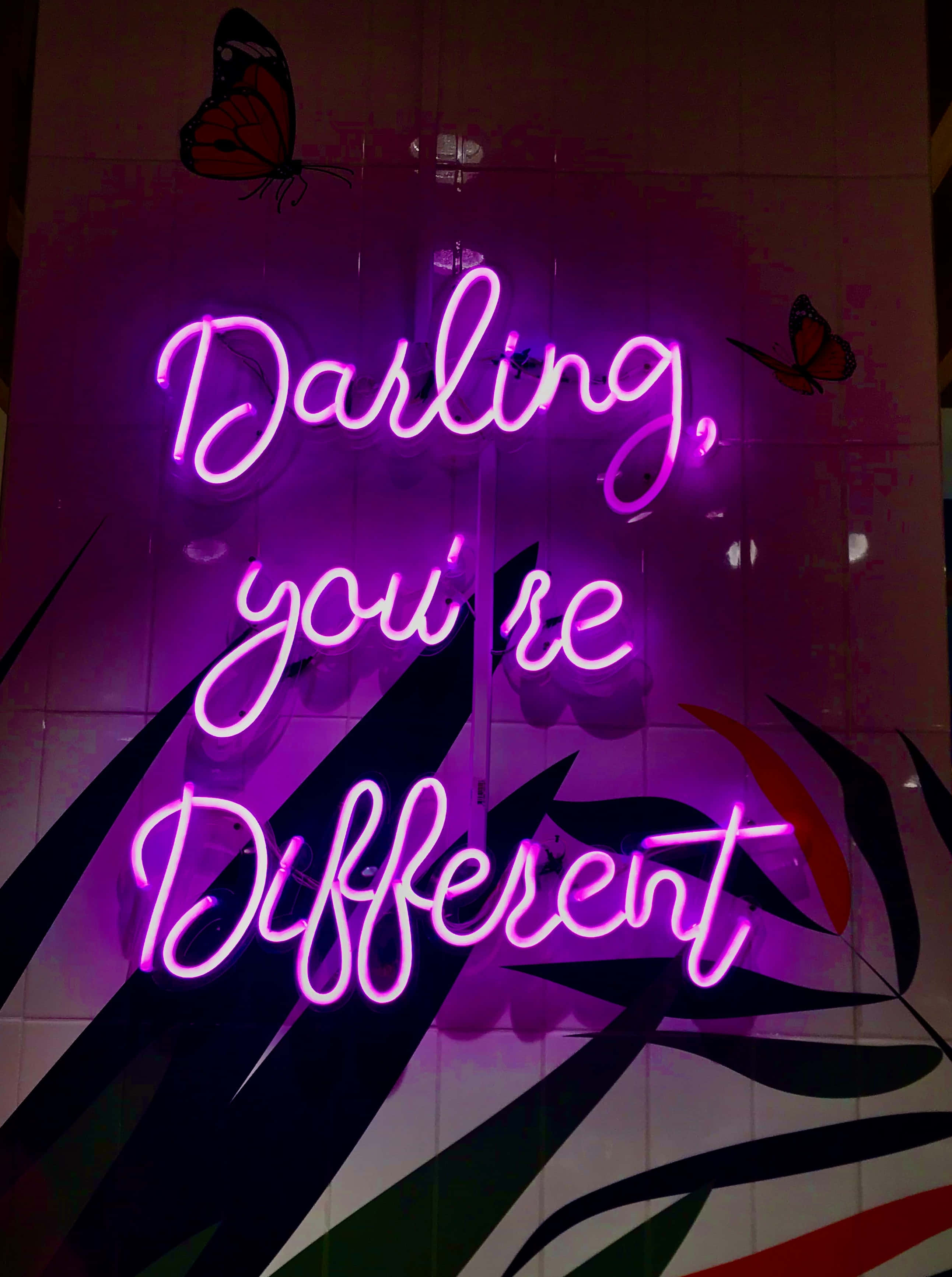 Laat jou drome lewendig word met Pers Neon Muurpapier