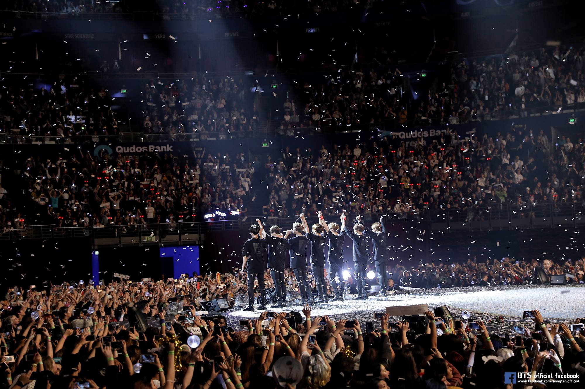 Lede in Hul Lief Jouself BTS Konsert Muurpapier