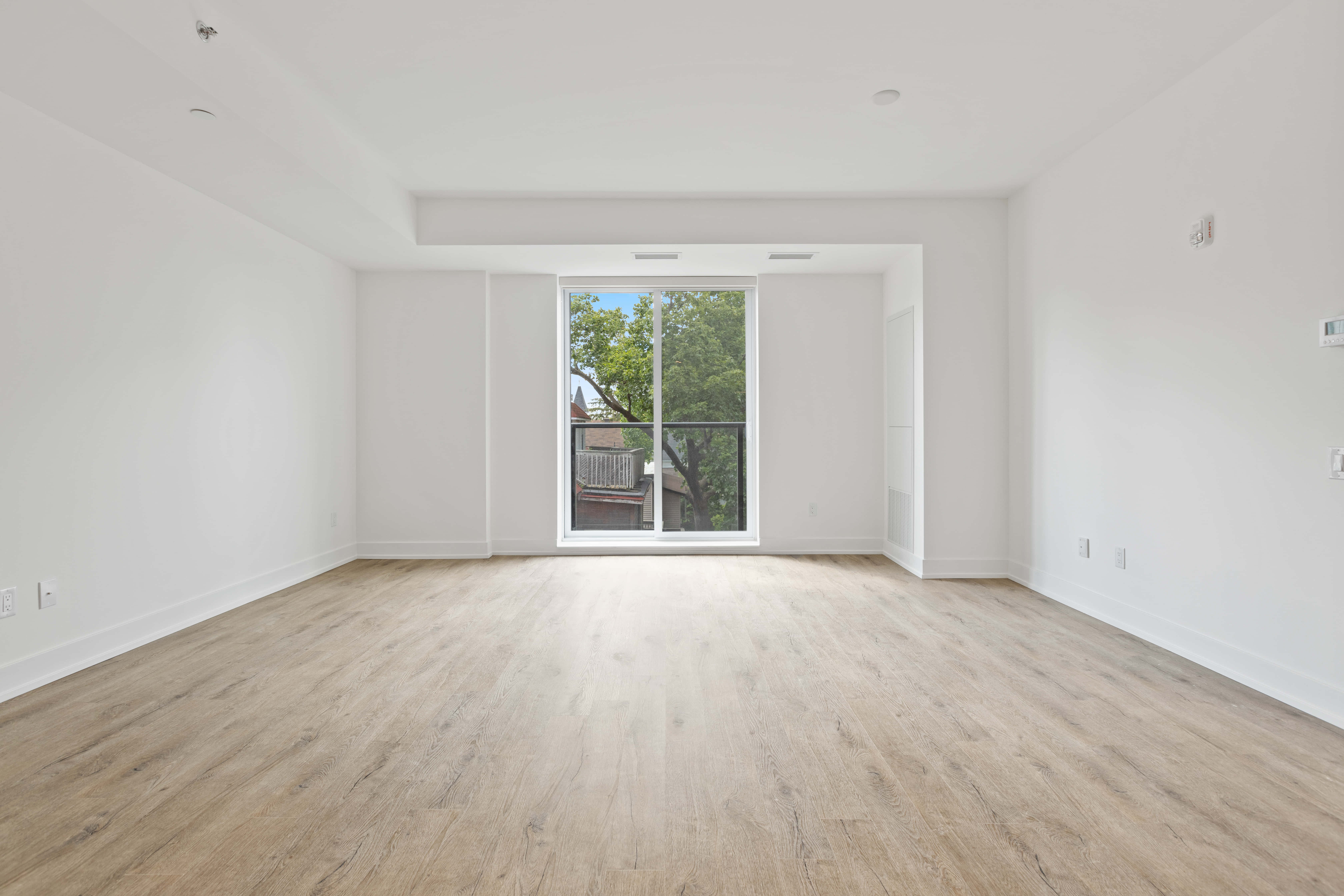 Leë Kamer met Balkon Muurpapier