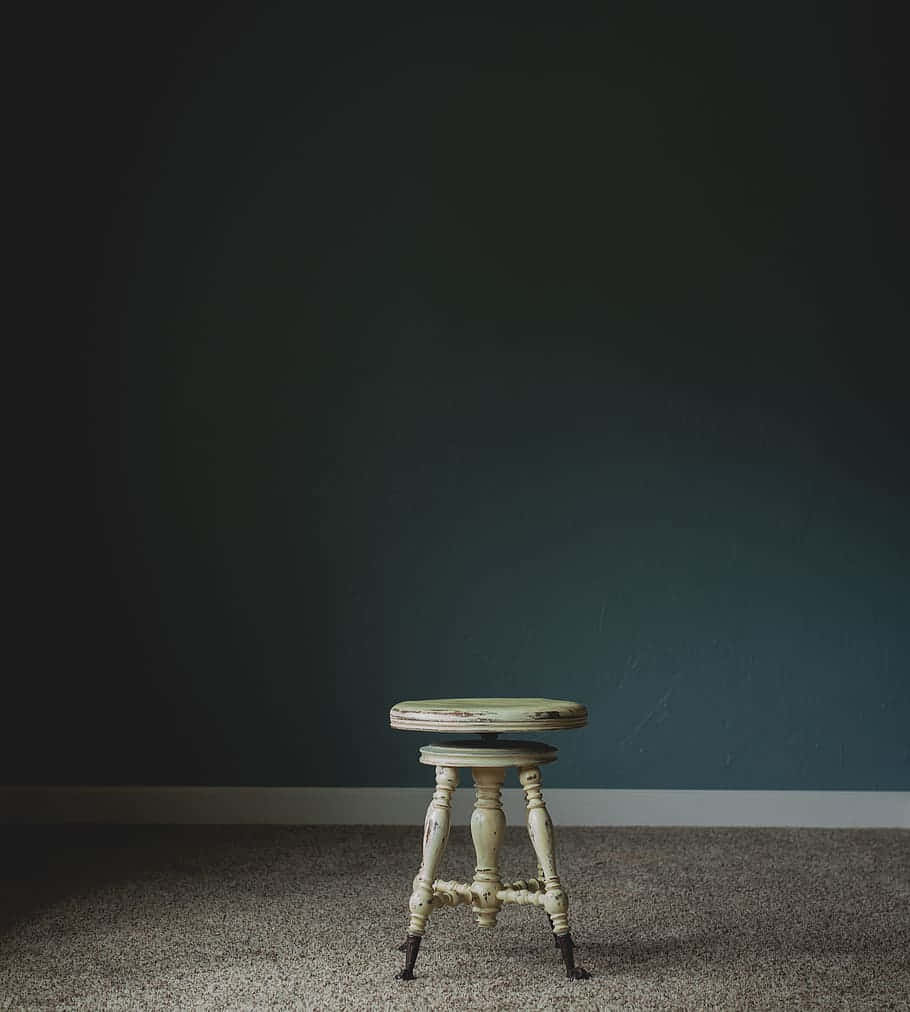 Leë Kamer met Kruk Muurpapier