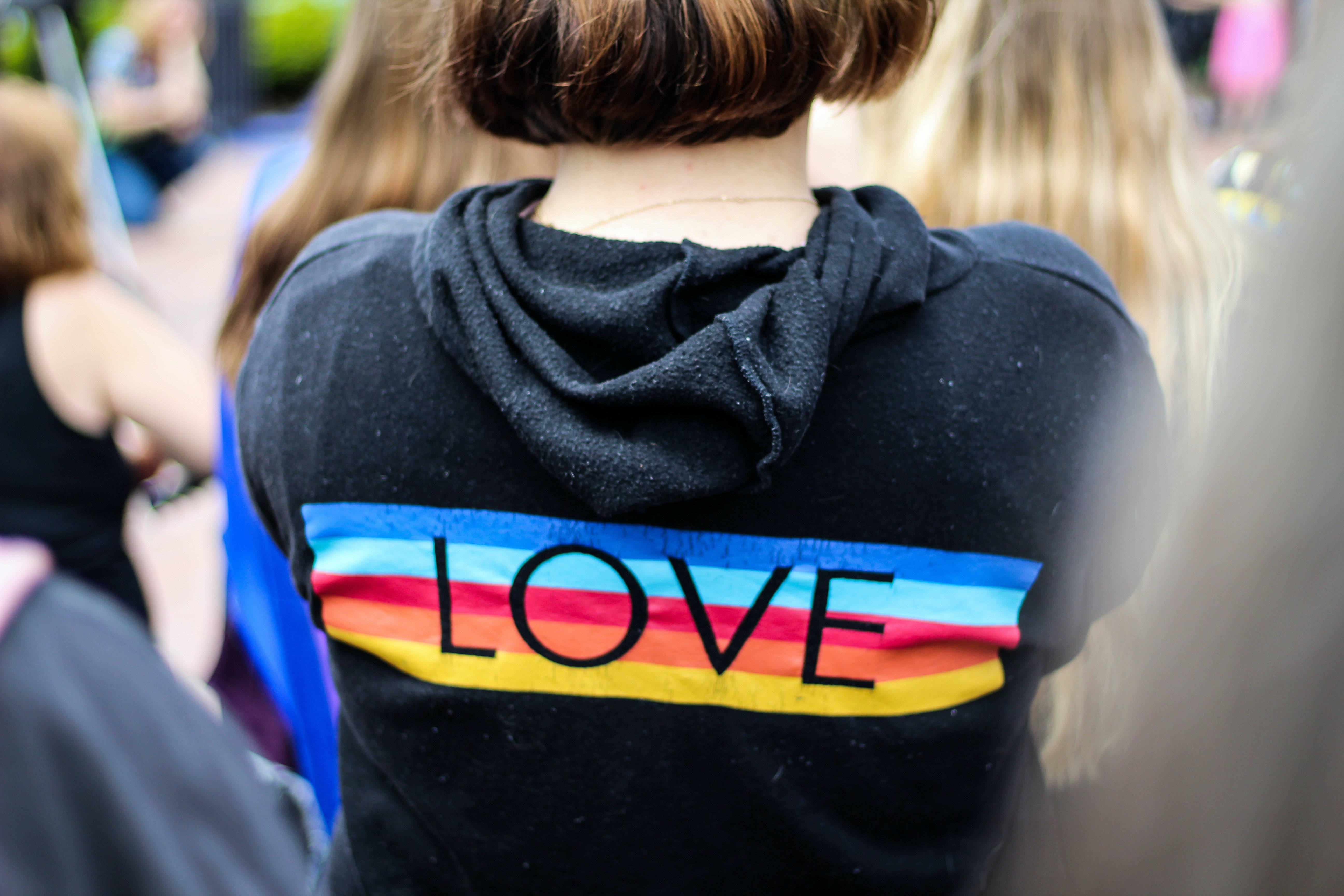 Lesbiese Meisie Liefde-trui Muurpapier