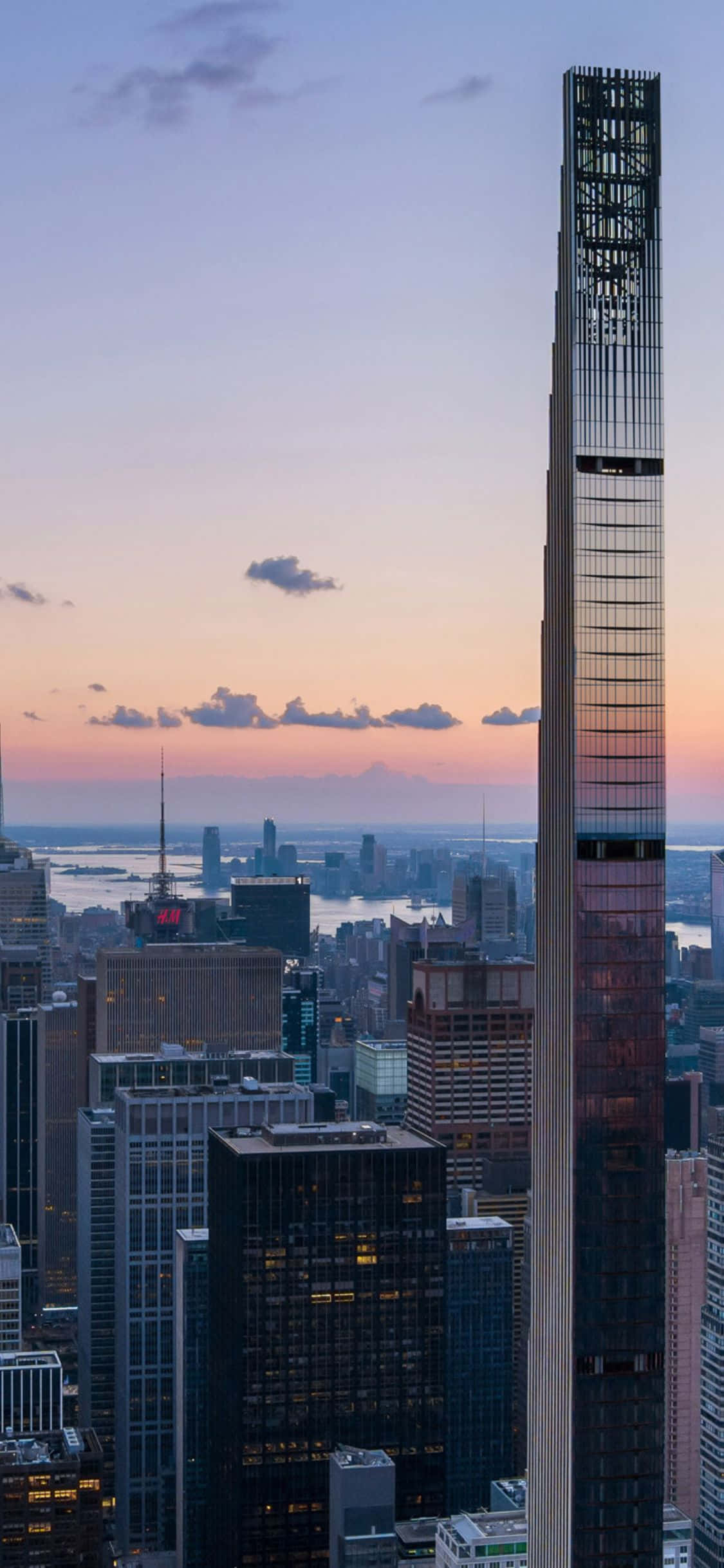 Lewe in die Groot Appel - 'n iPhone X met 'n skilderagtige uitsig oor New York Stad Muurpapier