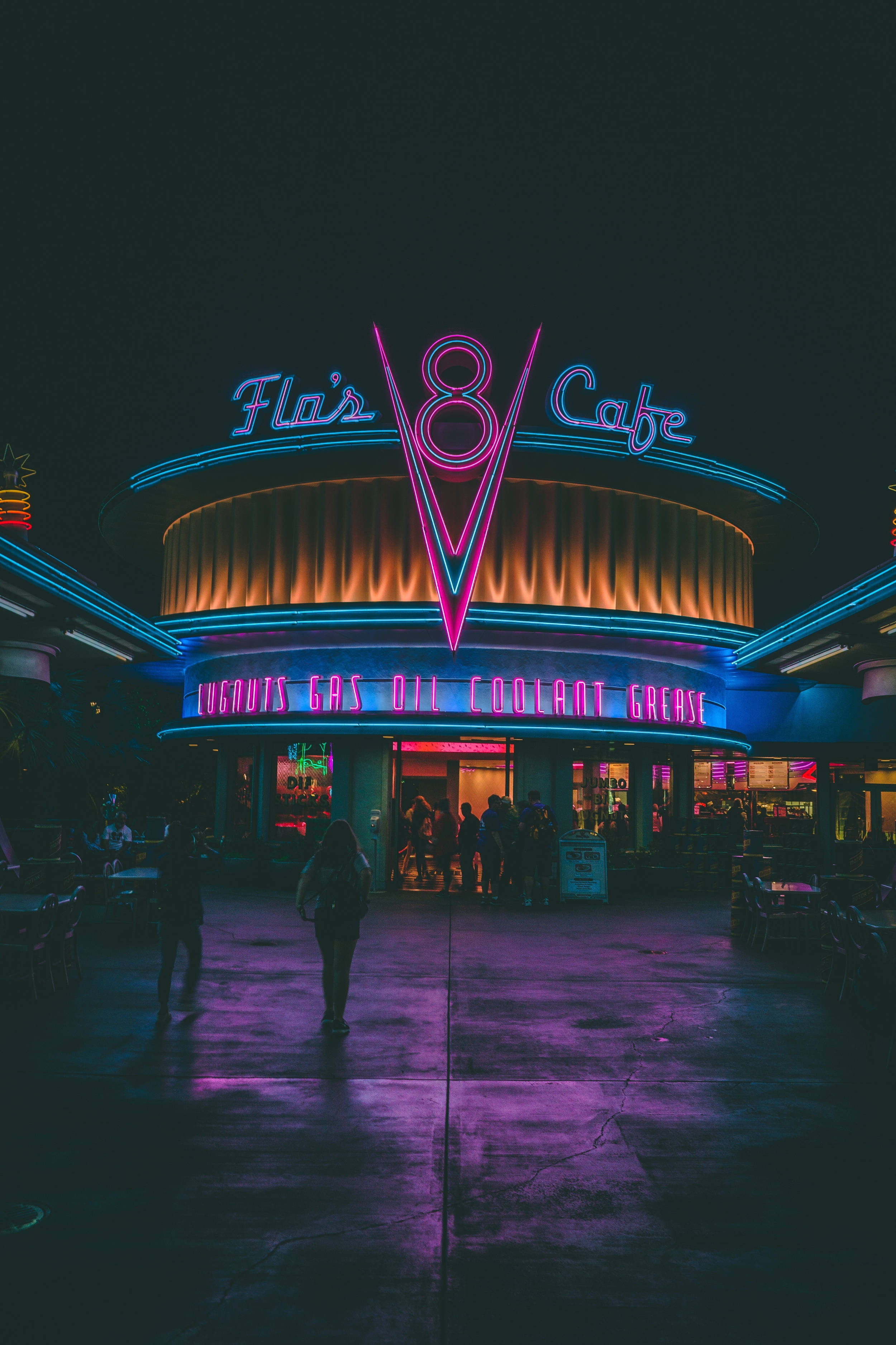 Lewendige atmosfeer by Flo se V8-kafee in Disney California Adventure Park Muurpapier