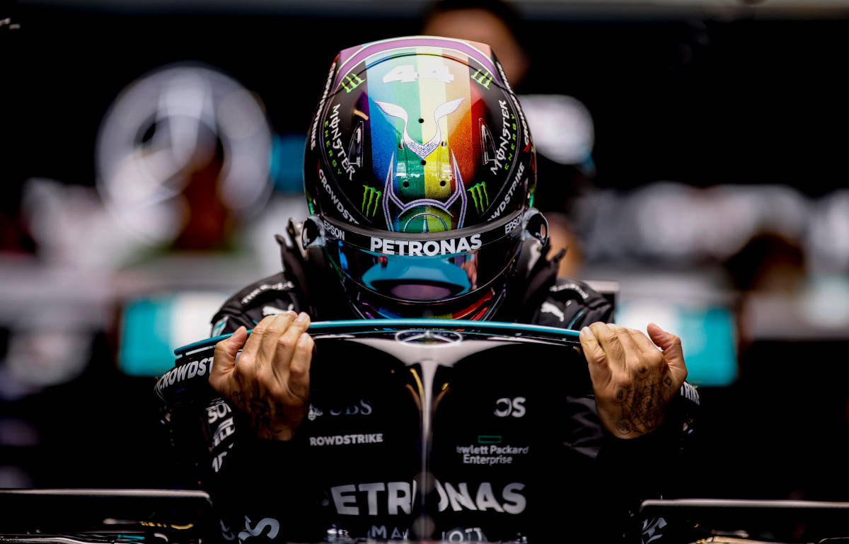 Lewis Hamilton klim uit die Halo Muurpapier