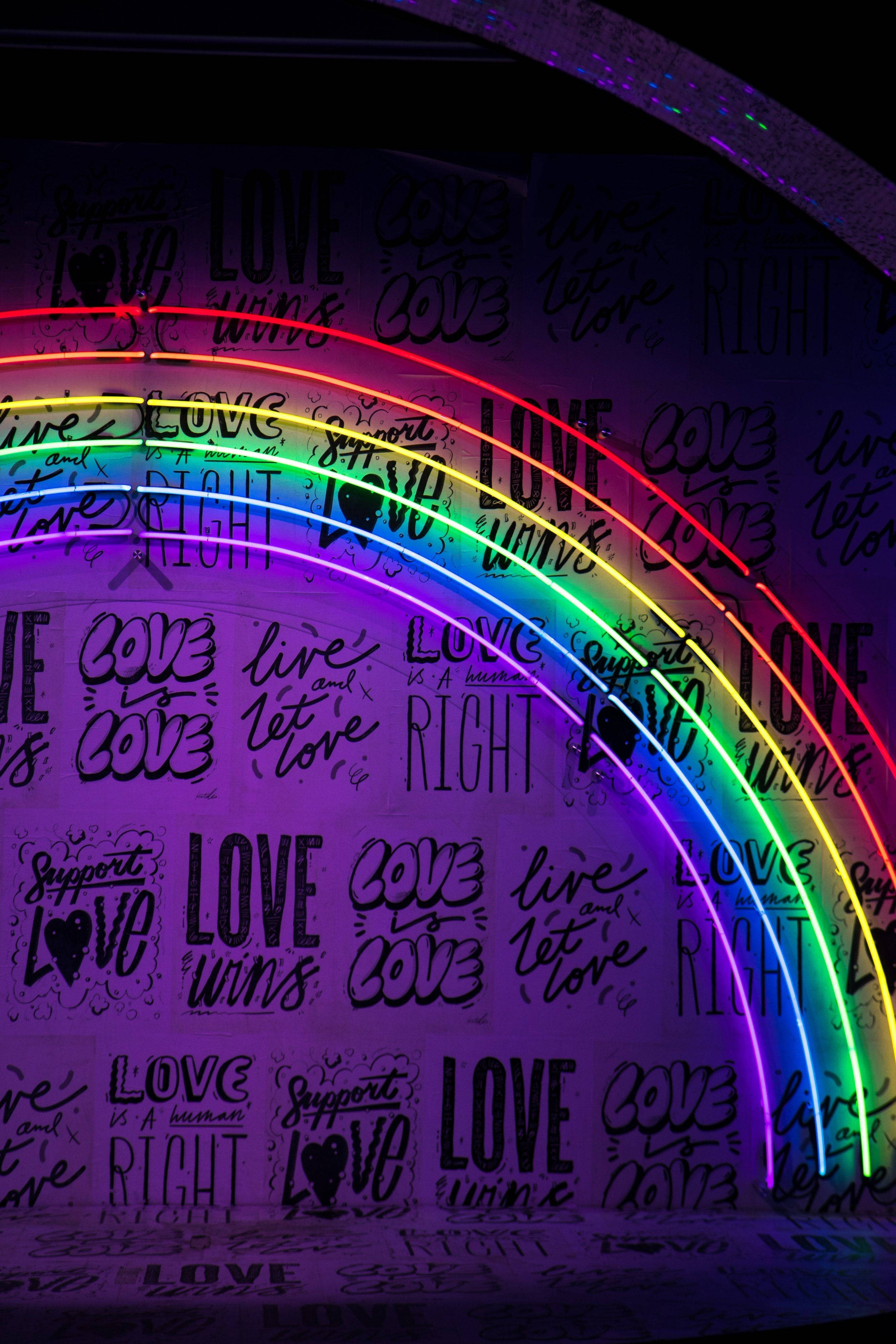 Liefde Is Liefde Neon Pride Reënboog Muurpapier