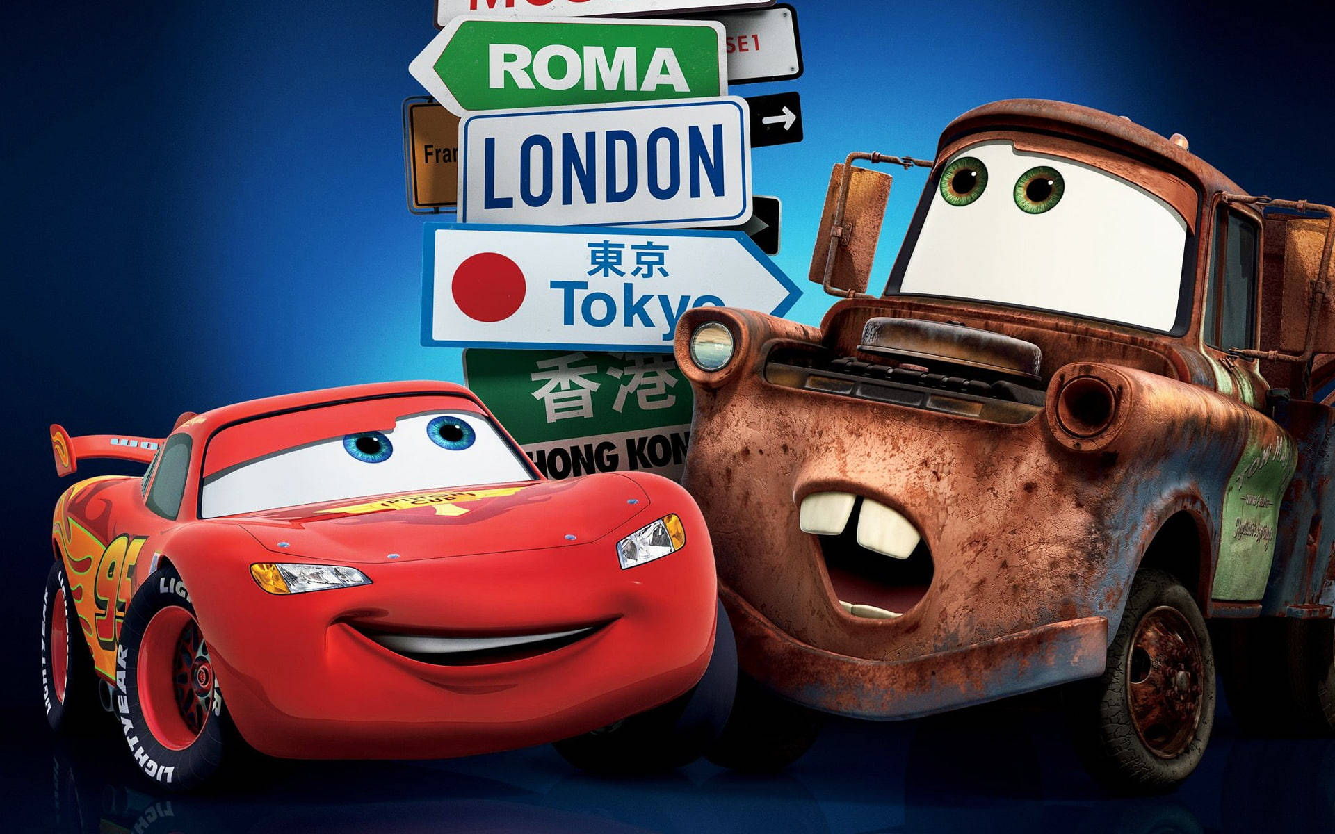Lightning McQueen en Mater op 'n Groot Avontuur in Cars 2 Muurpapier