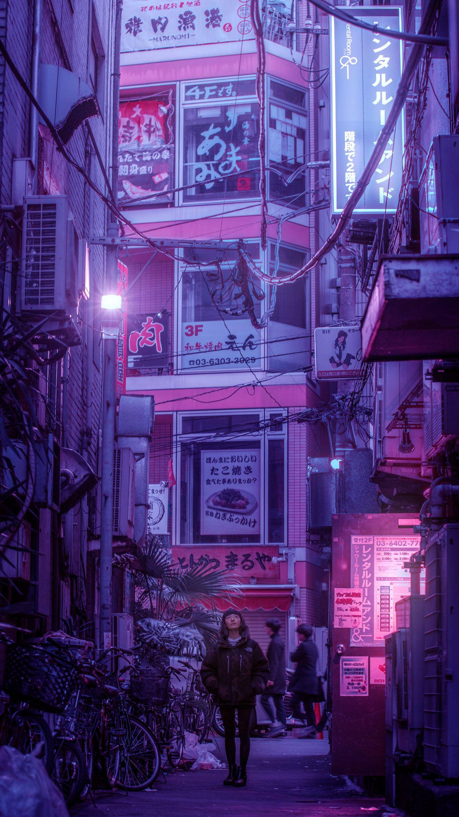 Ligte Pers Estetiese Straat in Japan Muurpapier
