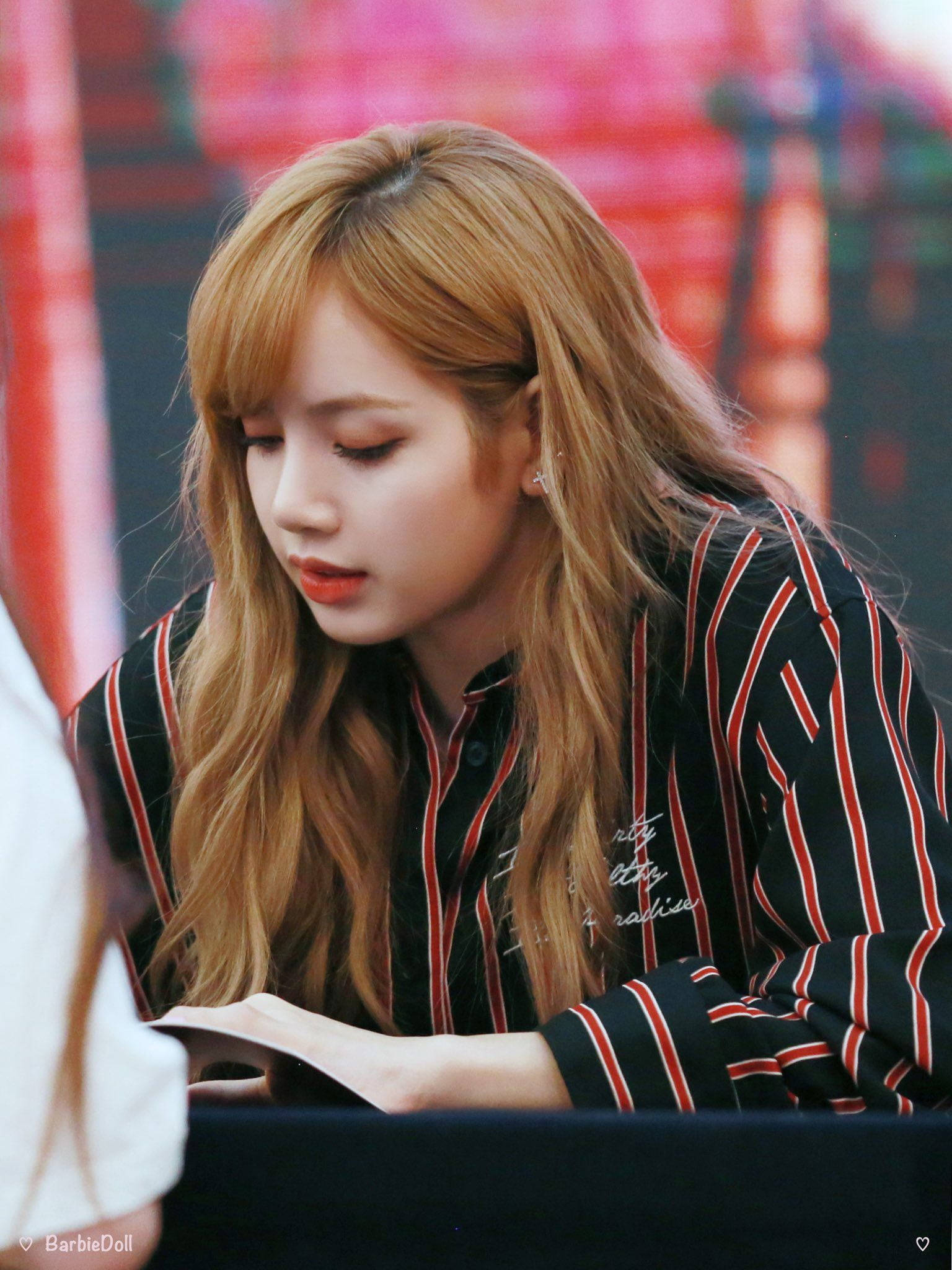 Lisa Blackpink Elegansie - HD Beeld van Square Up Album Ondertekeningsgeleentheid. Muurpapier