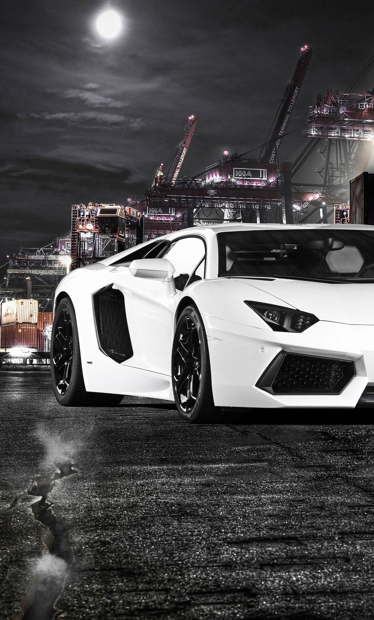 Luukse Lewenstyl - Wit Lamborghini gepaar met 'n iPhone Muurpapier