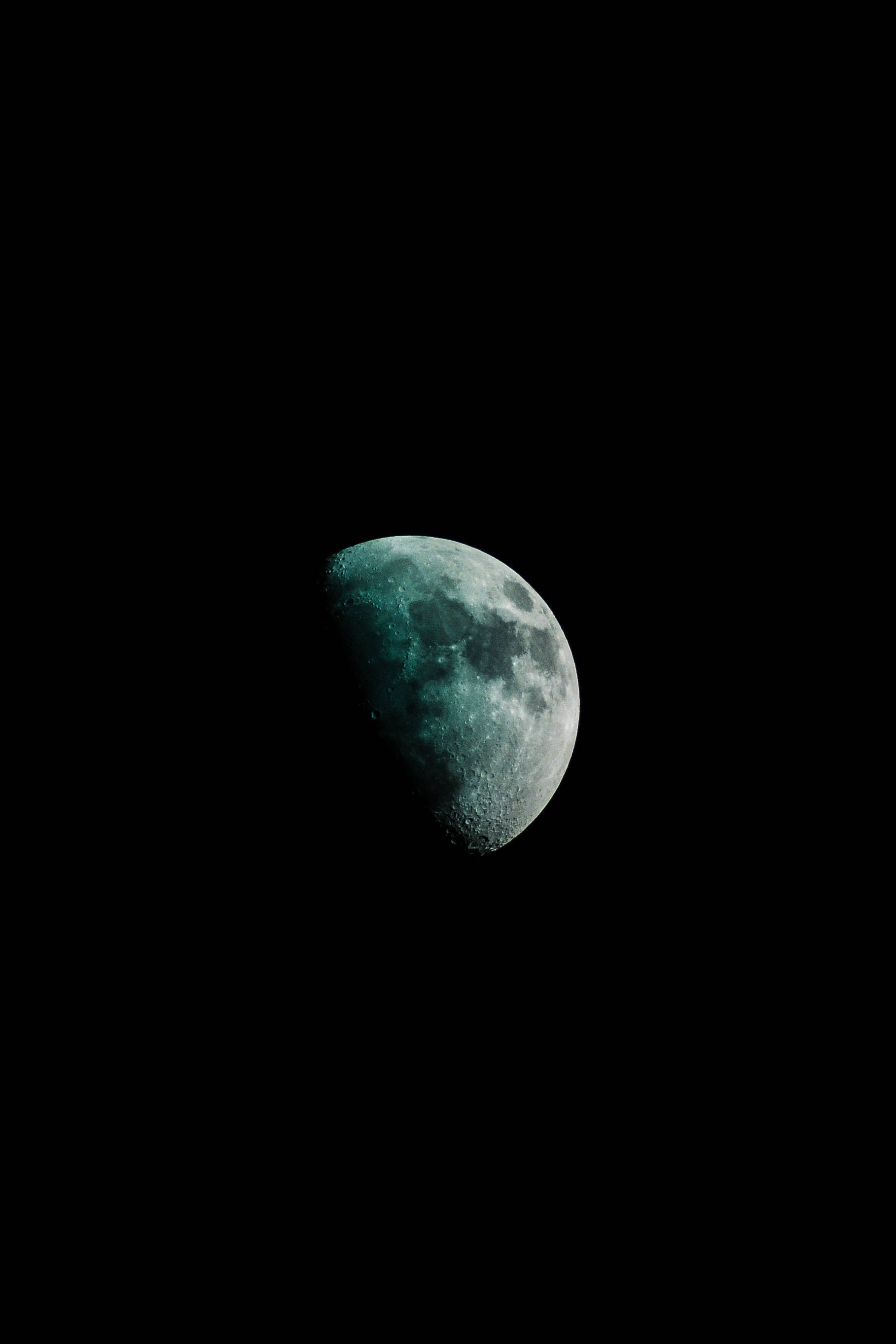 Maan in die Ruimte 4K Foon Muurpapier