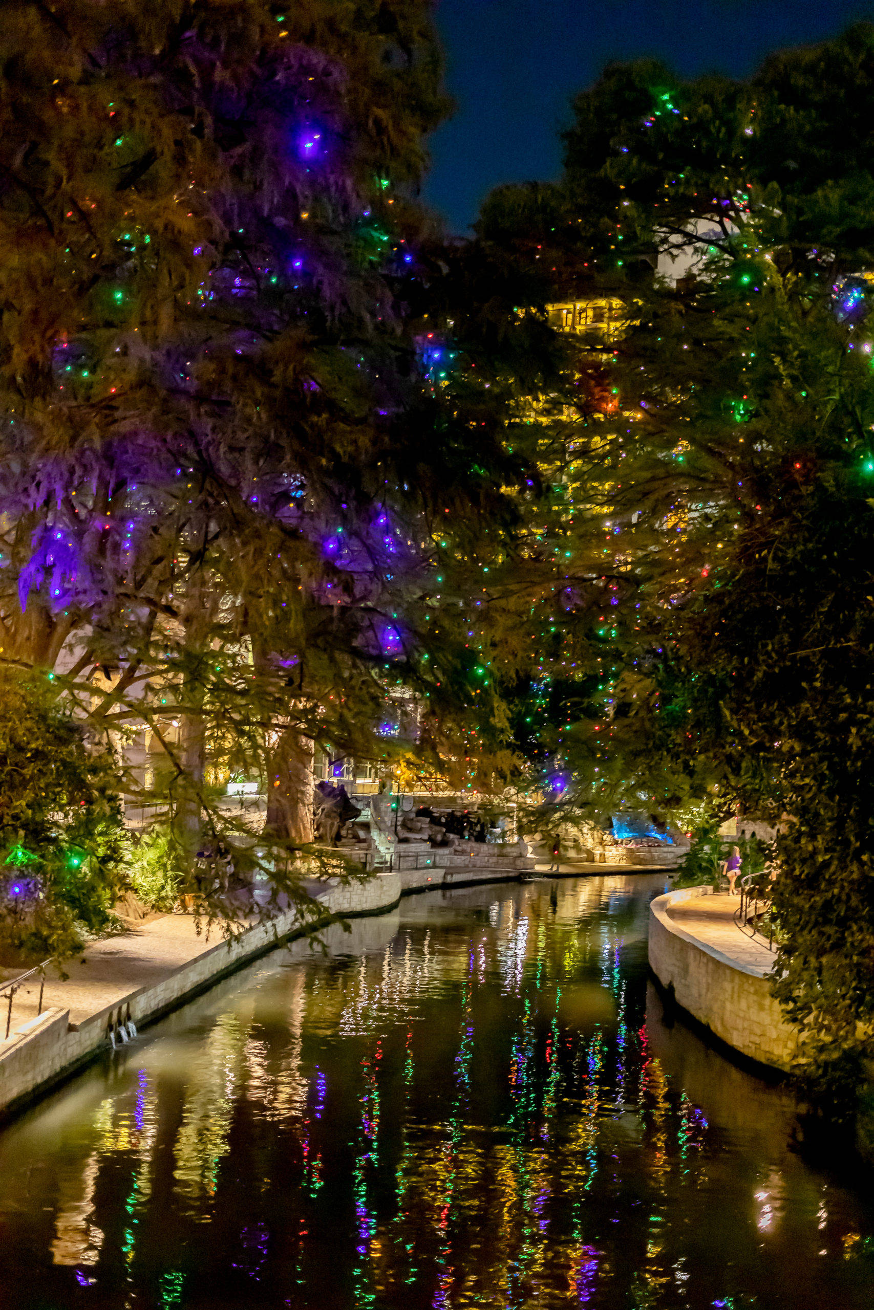 Magiese Kersfeesliggies Verhelder San Antonio River Walk. Muurpapier