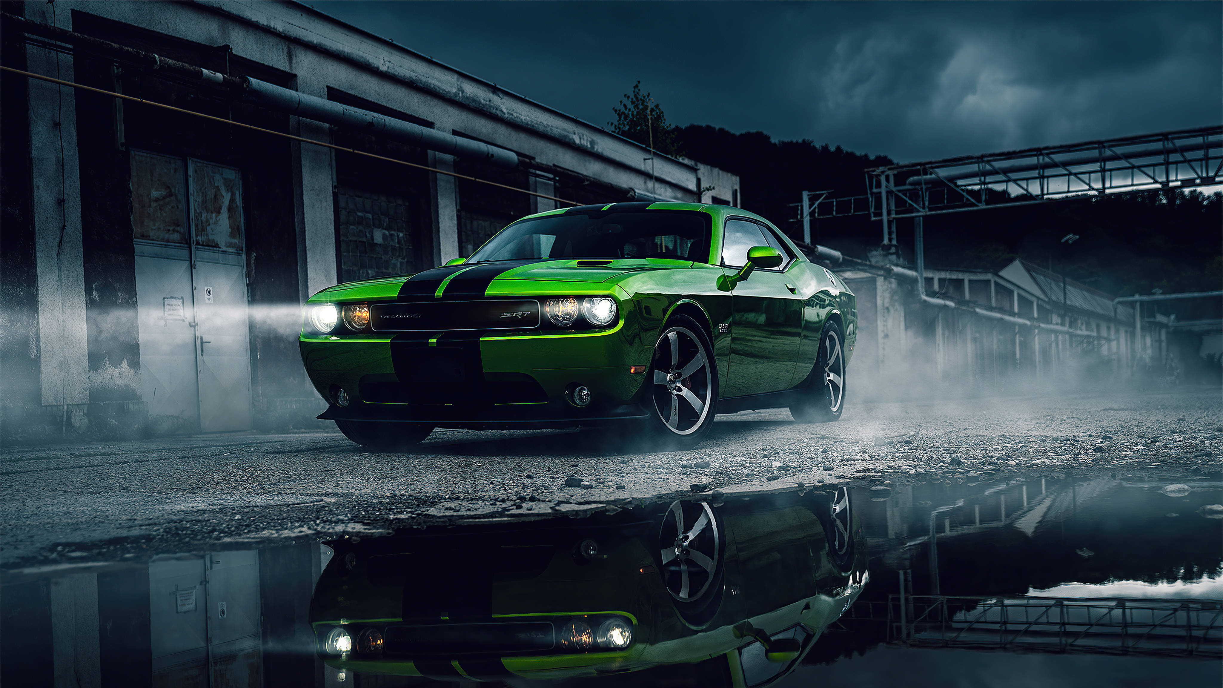 Majestueuse Dodge Challenger Demon in Welige Groen, Strale in 4K Resolusie Muurpapier