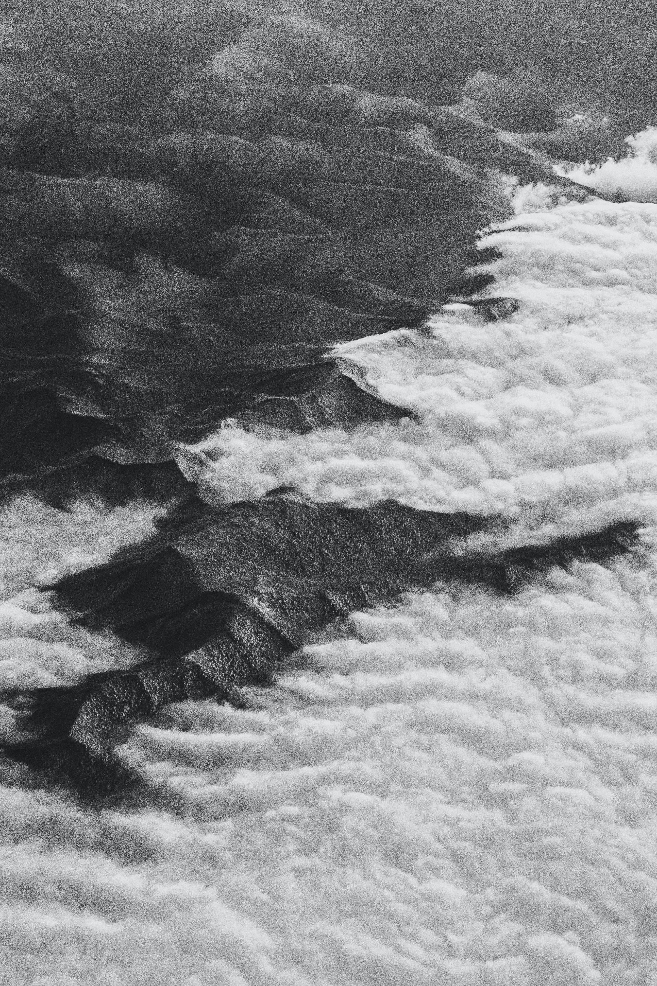 Majestueuse Swartwolk oor iPhone Muurpapier