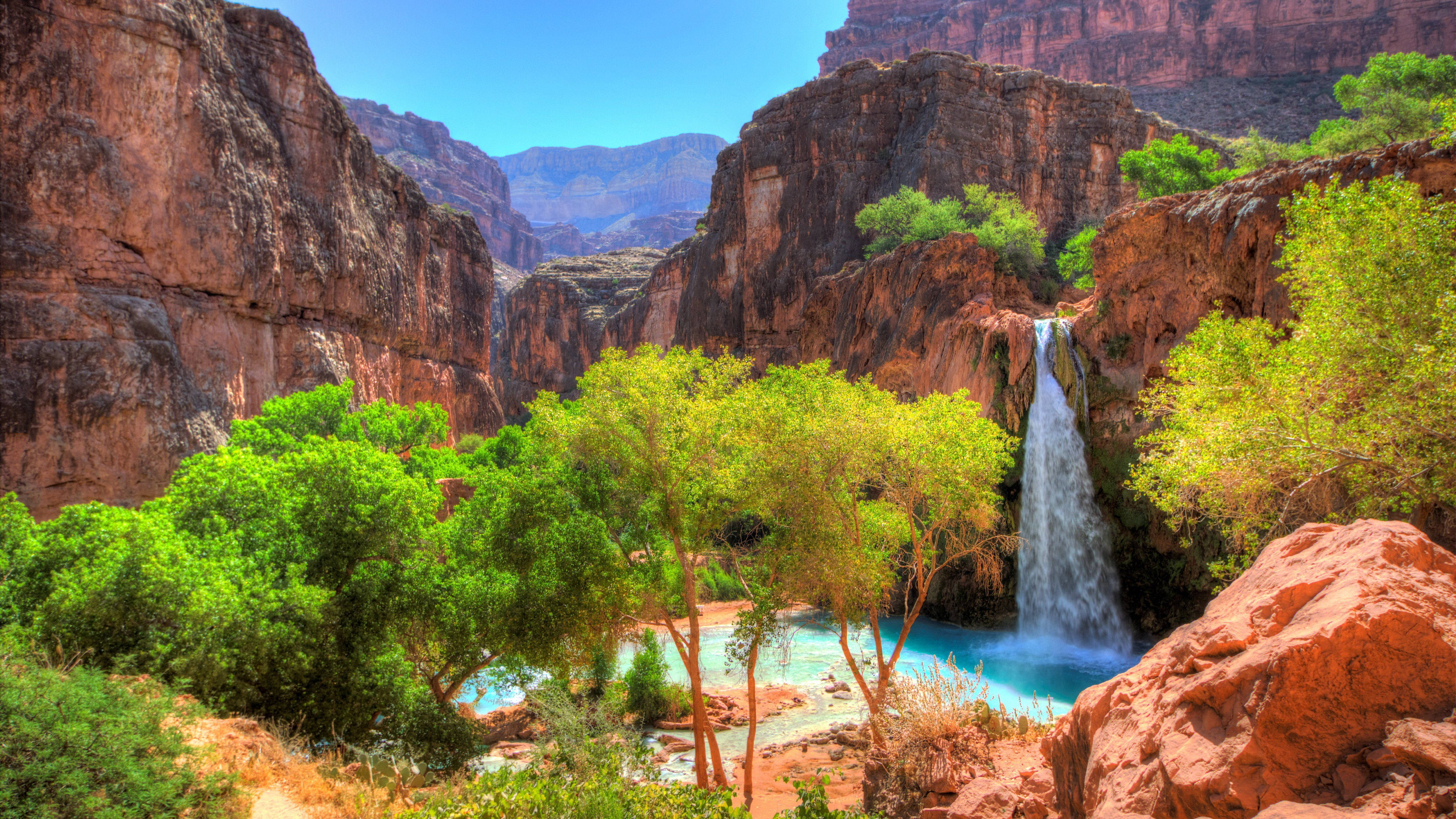 Majestueuze Waterval: Natuur se Eindelose Simfonie Muurpapier